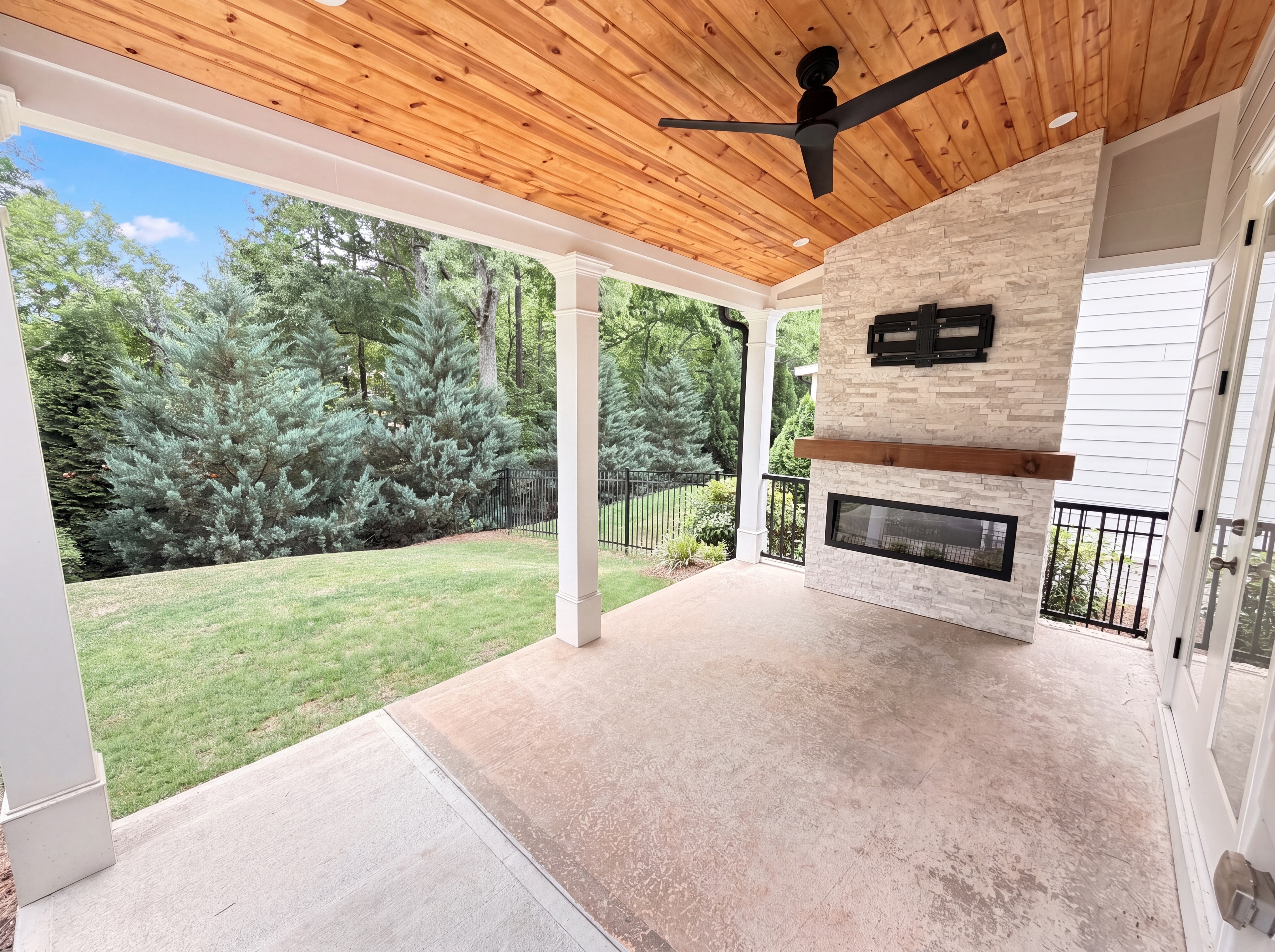 Photo 24 of 27 of 820 Pennington View Ln, Alpharetta, GA