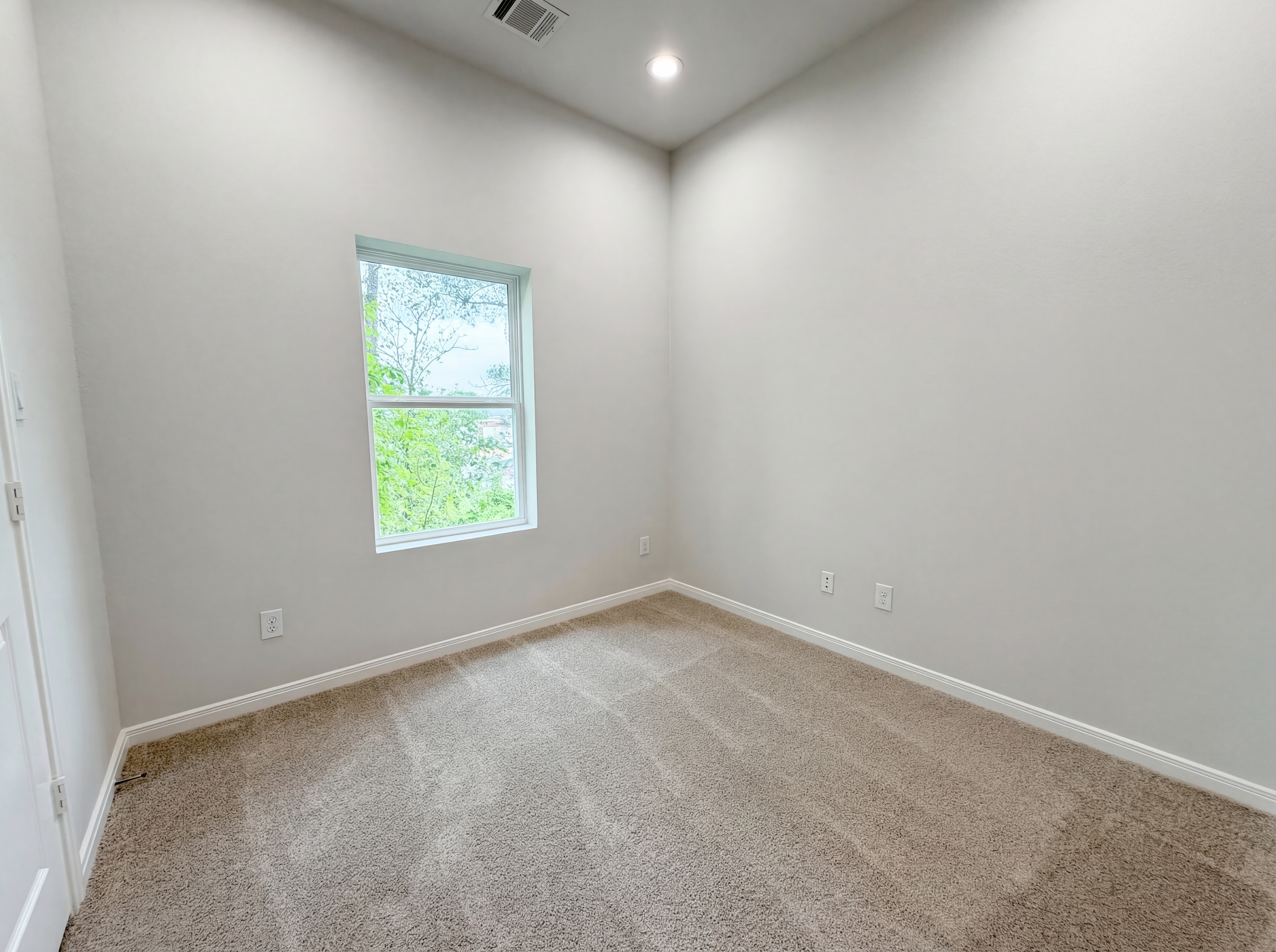 Photo 4 of 17 of 18803 Luminescent Ln, Spring, TX