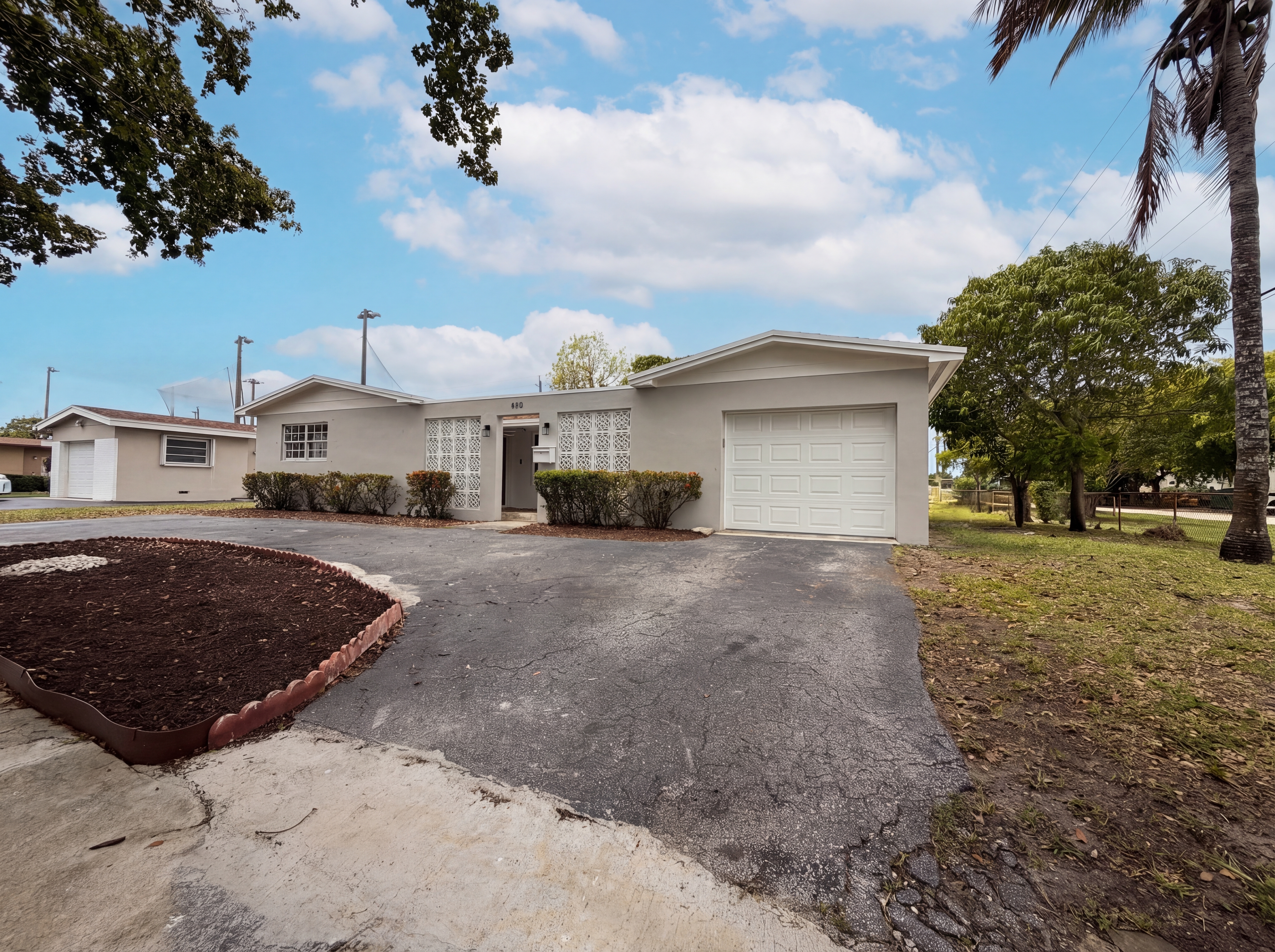 Photo 18 of 19 of 820 NW 78th Ave, Pembroke Pines, FL