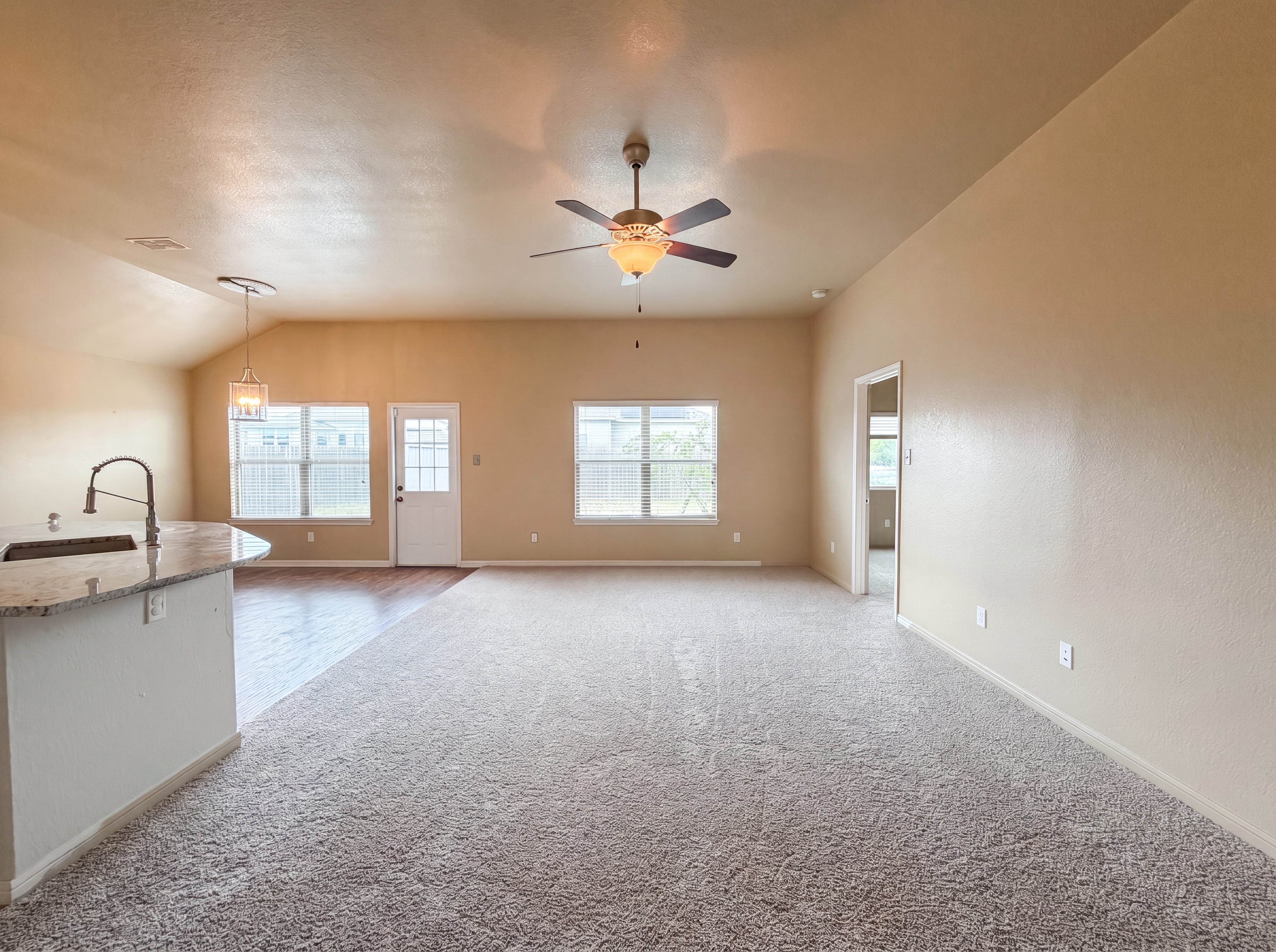 Photo 3 of 16 of 1023 Roanoke Dr, Temple, TX