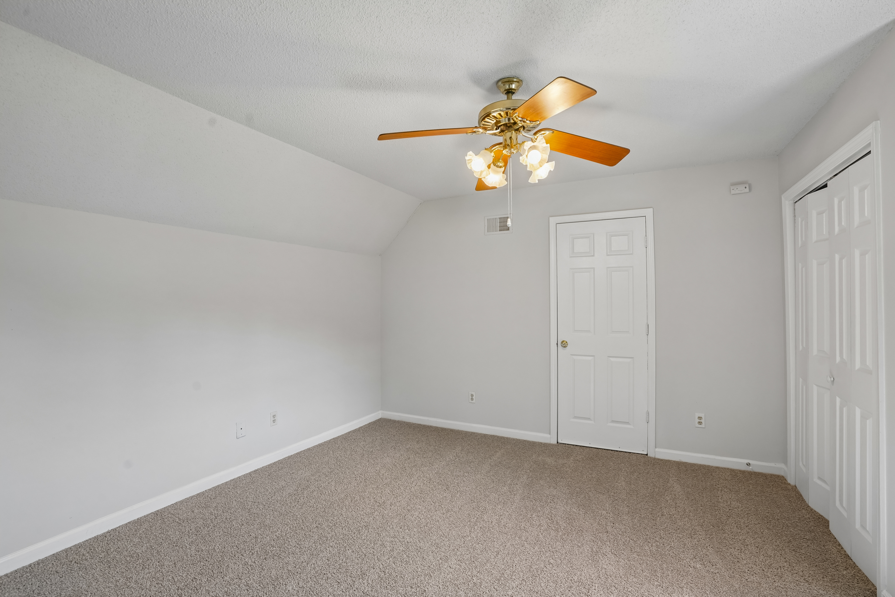 Photo 17 of 40 of 2 Sumer Ln S, Douglasville, GA