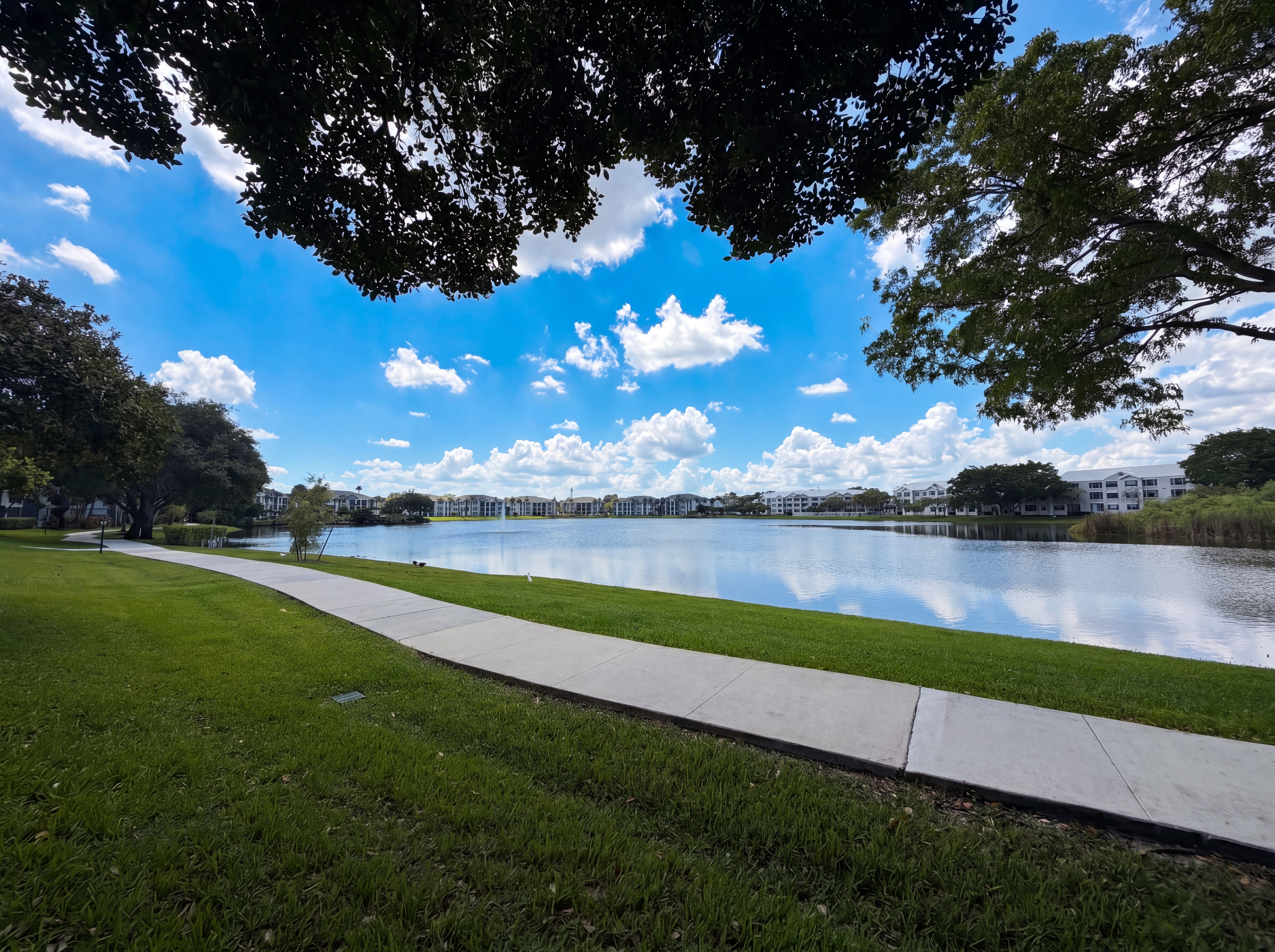 Photo 5 of 18 of 2737 S Oakland Forest Dr, Oakland Park, FL