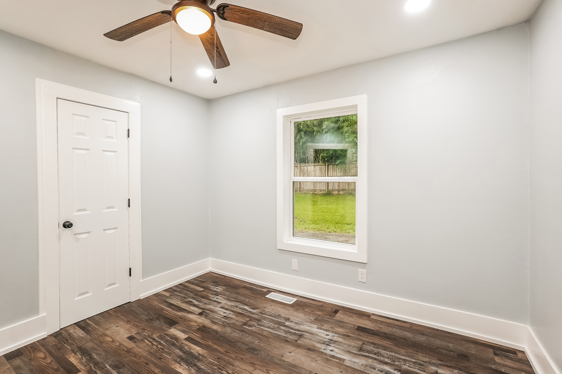 Photo 18 of 24 of 120 White St, Hopkinsville, KY
