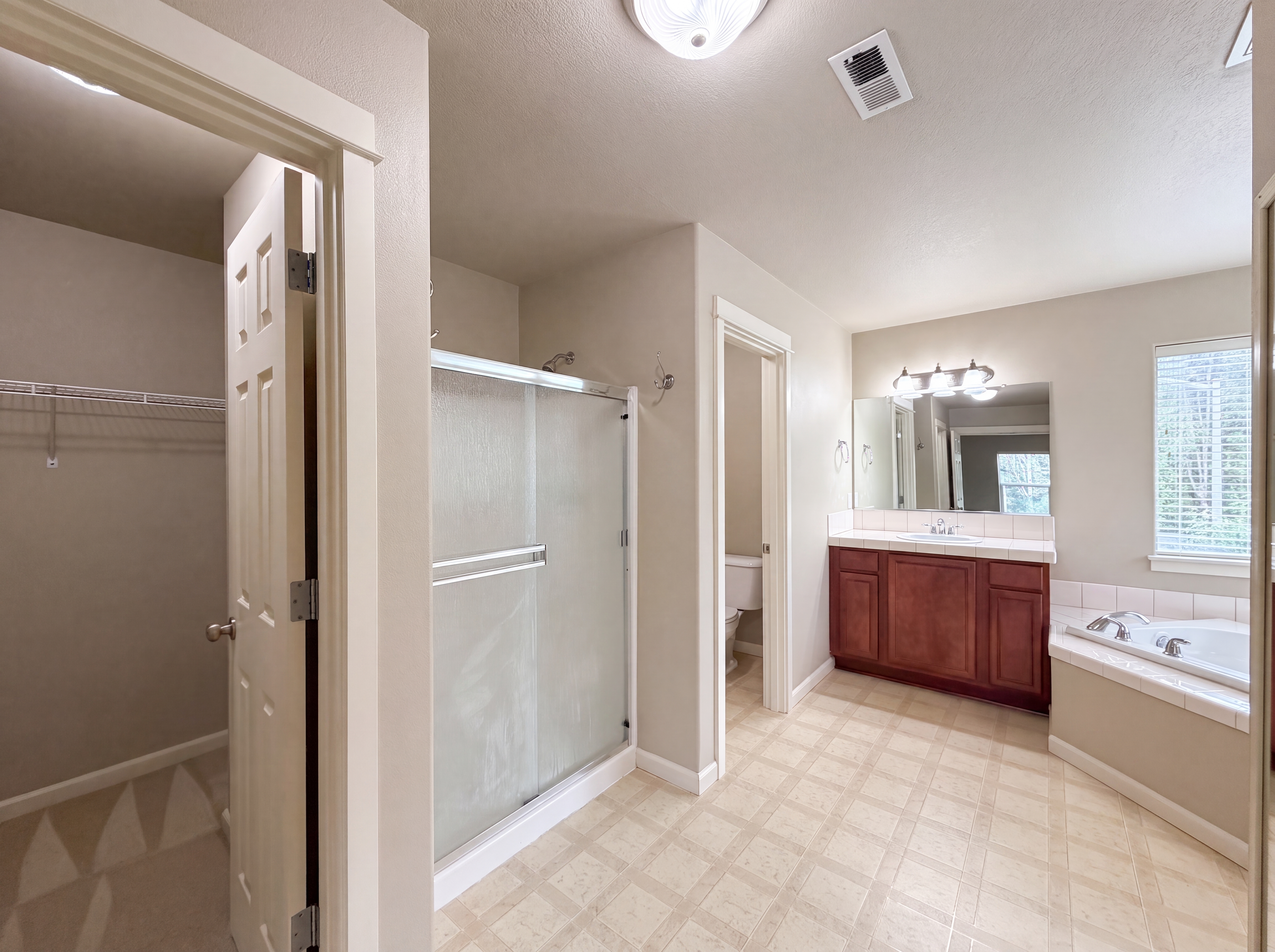 Photo 17 of 23 of 1724 SW Willowview Ter, Beaverton, OR
