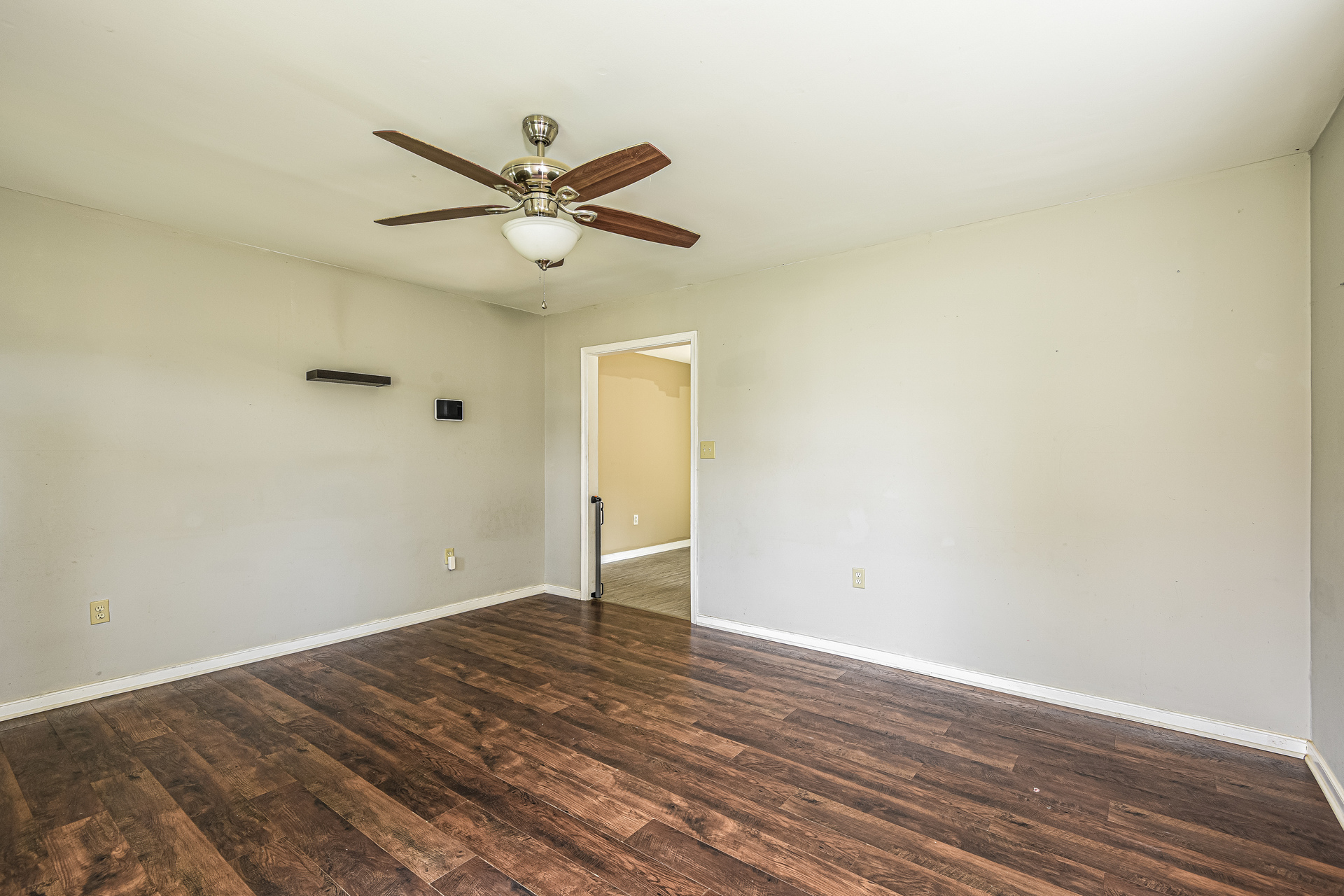 Photo 8 of 21 of 825 Nottoway Ave, Blackstone, VA