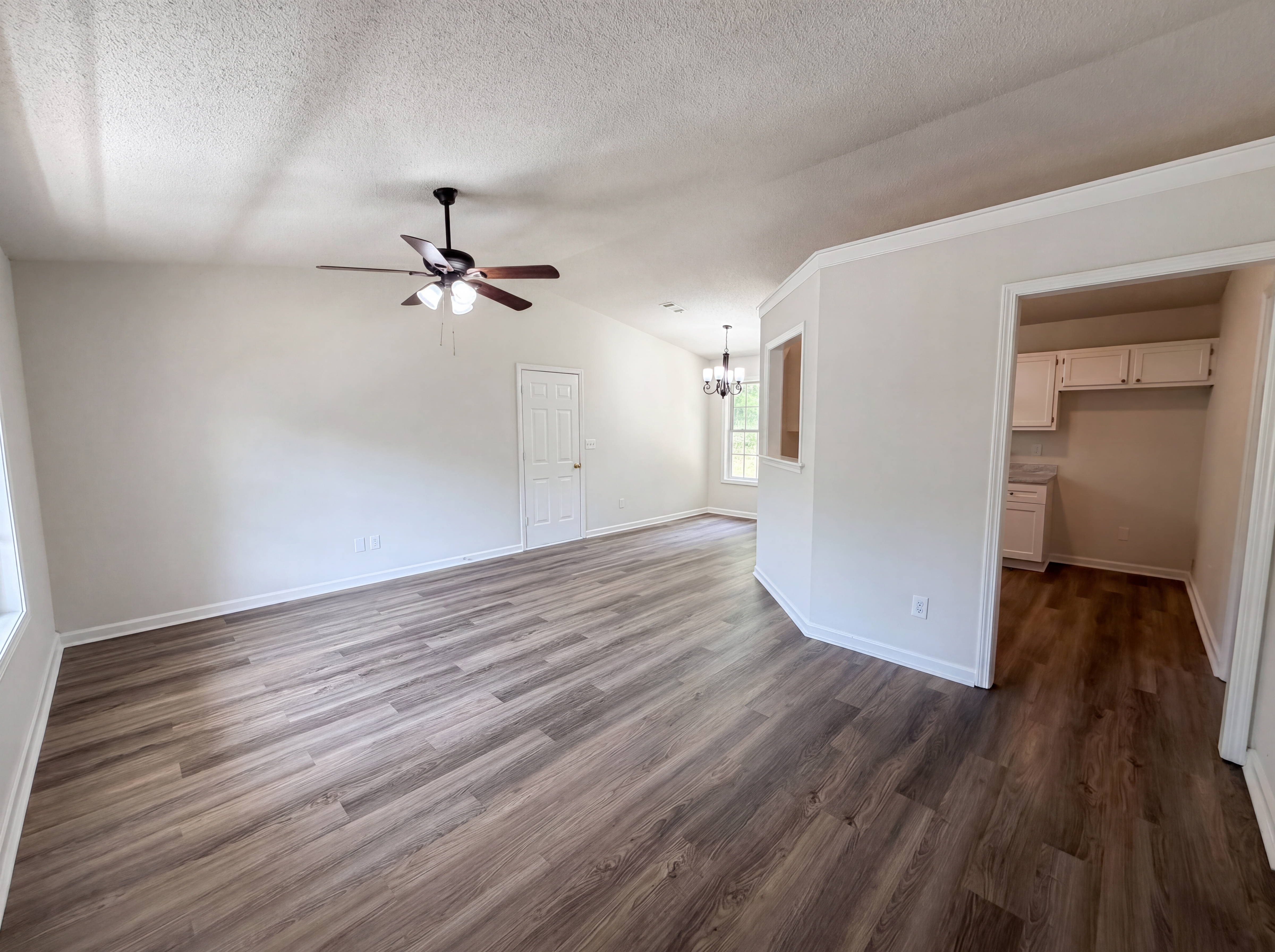 Photo 3 of 21 of 385 Southern Trace Dr, Rockmart, GA