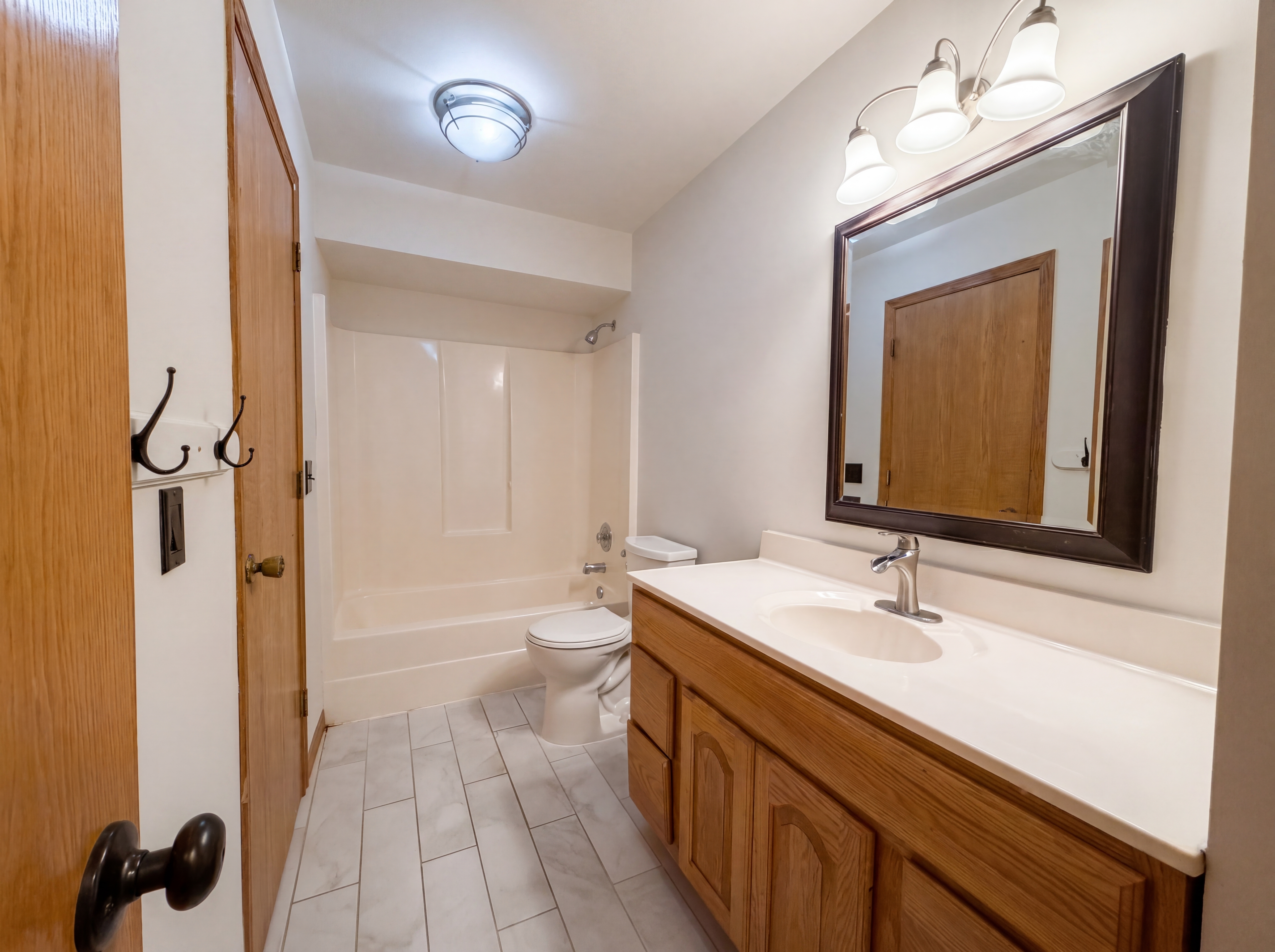 Photo 11 of 20 of 6475 Grand View Dr, Eden Prairie, MN