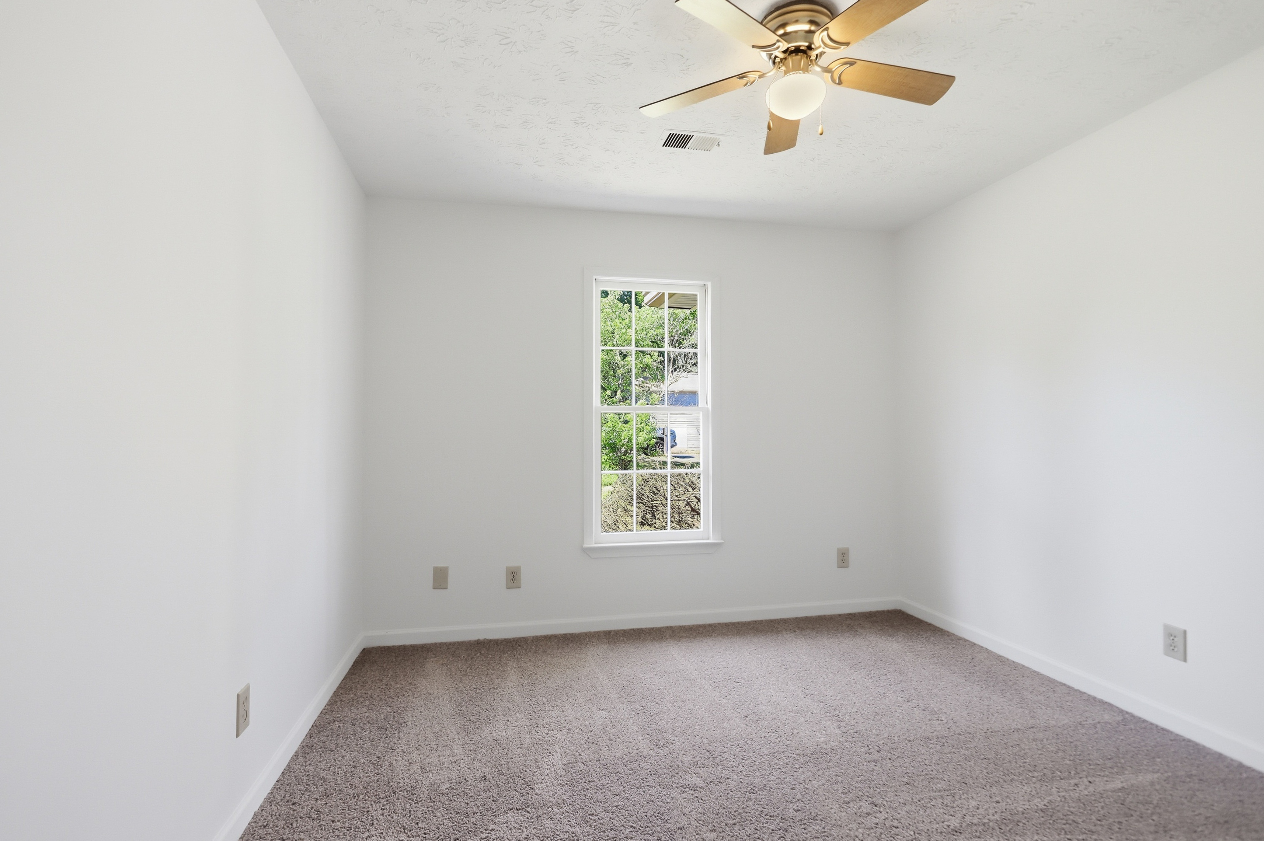 Photo 13 of 30 of 3233 Lancer Dr, Powder Springs, GA