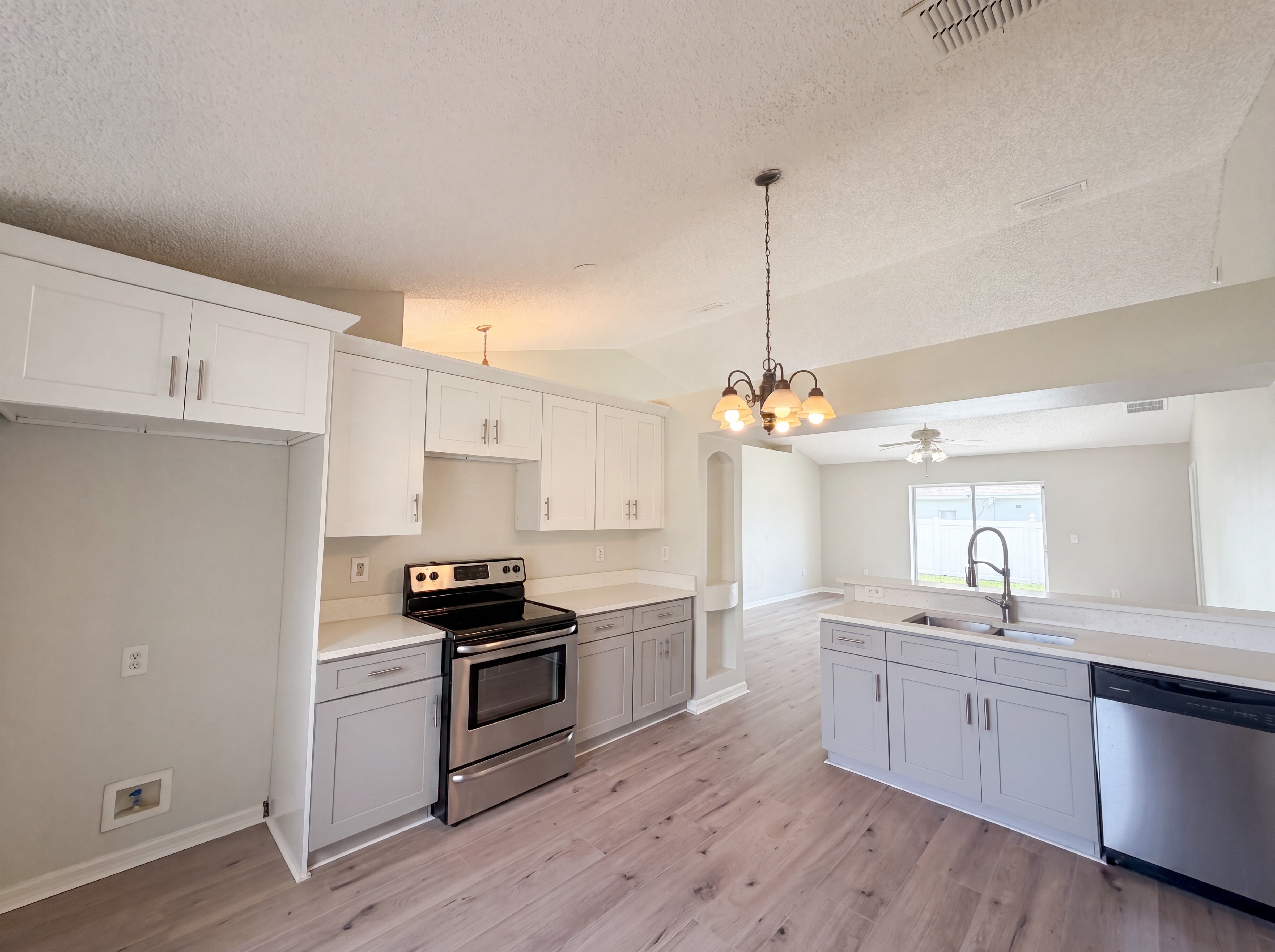 Photo 2 of 18 of 714 Dromedary Dr, Kissimmee, FL