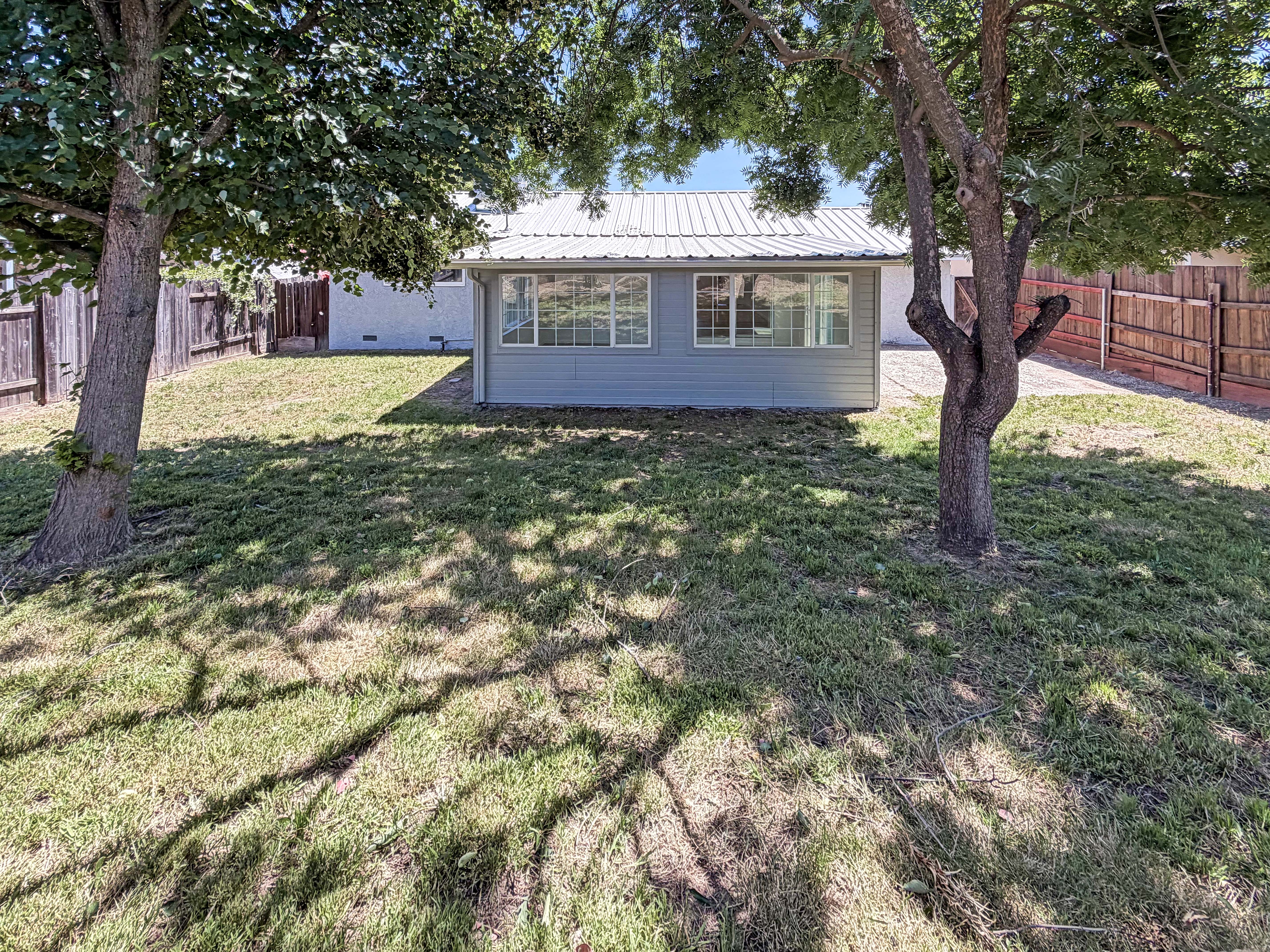 Photo 5 of 26 of 7827 Glen Tree Dr, Citrus Heights, CA