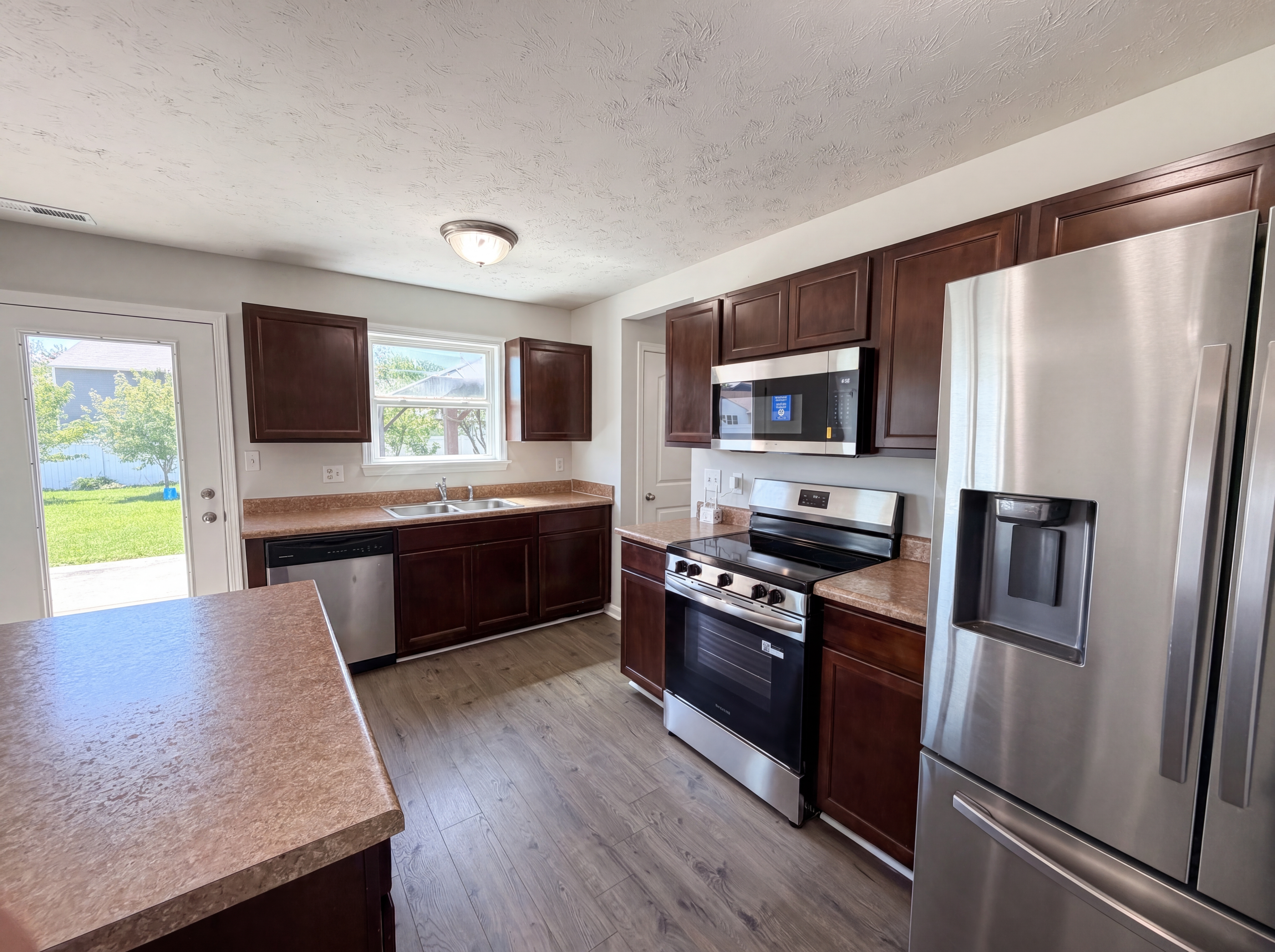 Photo 7 of 21 of 939 Olmsted Ct, Shelbyville, IN