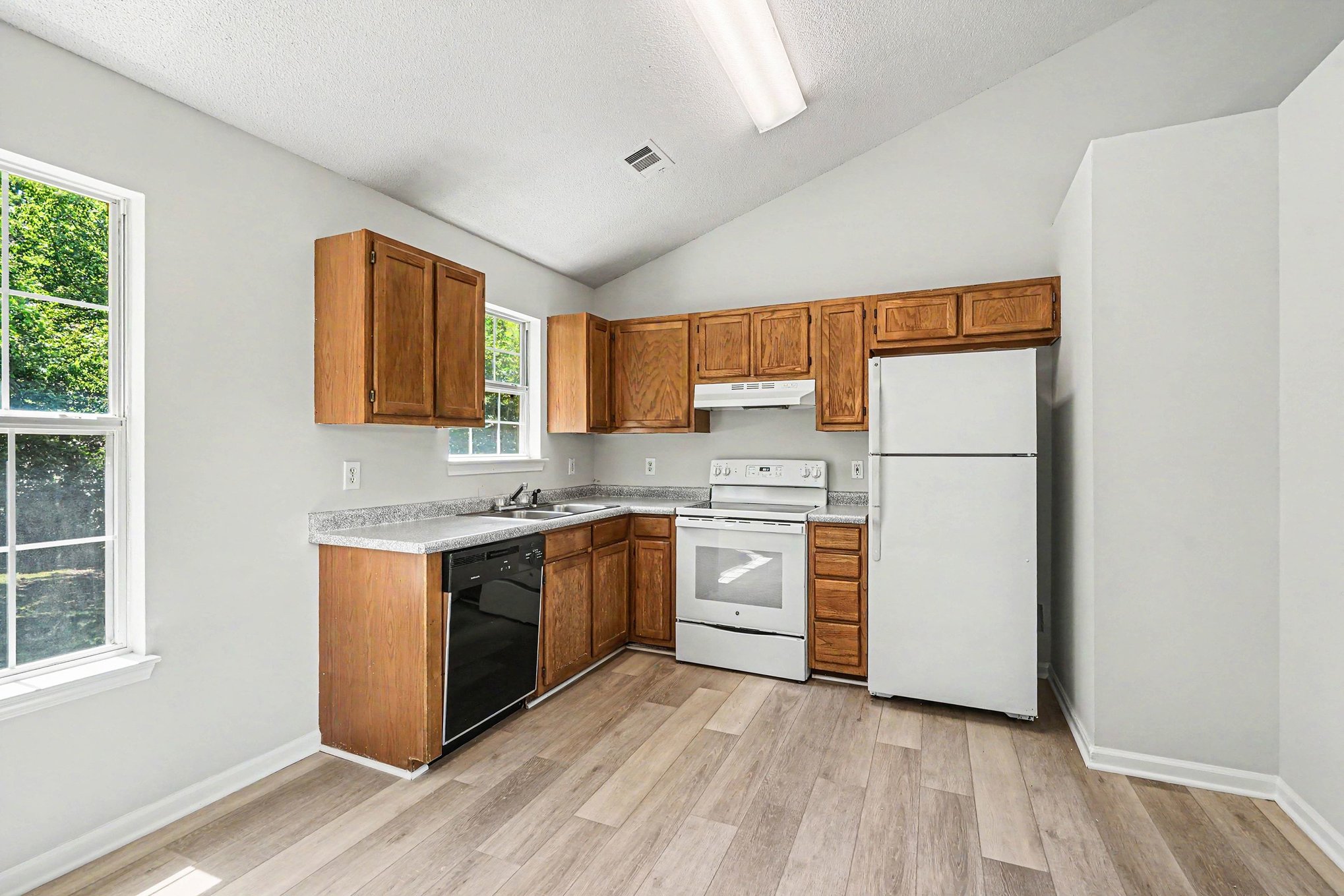 Photo 2 of 19 of 4967 McKinley Dr, Lula, GA