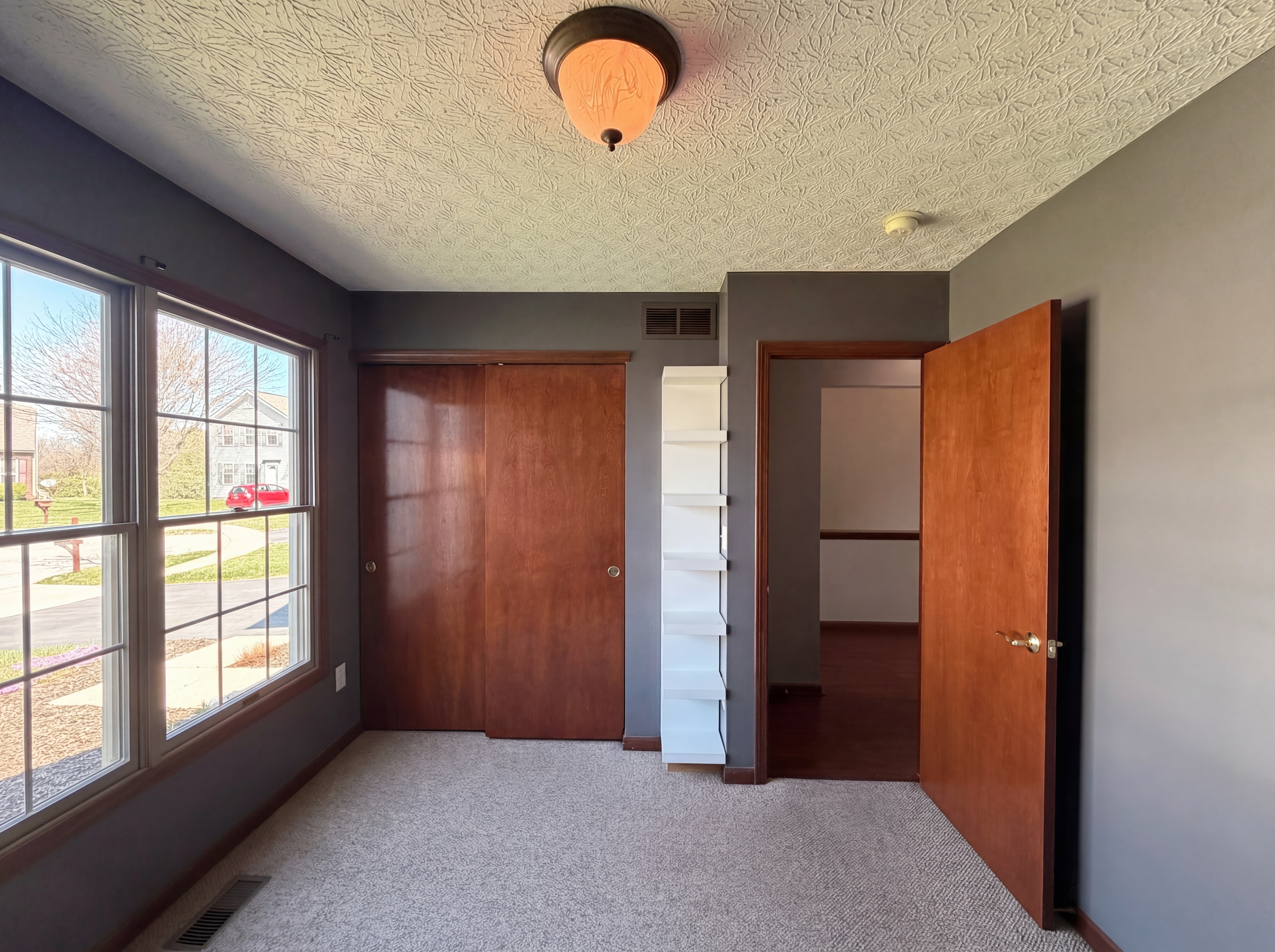 Photo 4 of 25 of 3373 Brook Spring Dr, Grove City, OH
