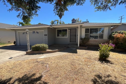 Photo 1 of 20 of 3008 Lerwick Rd, Sacramento, CA