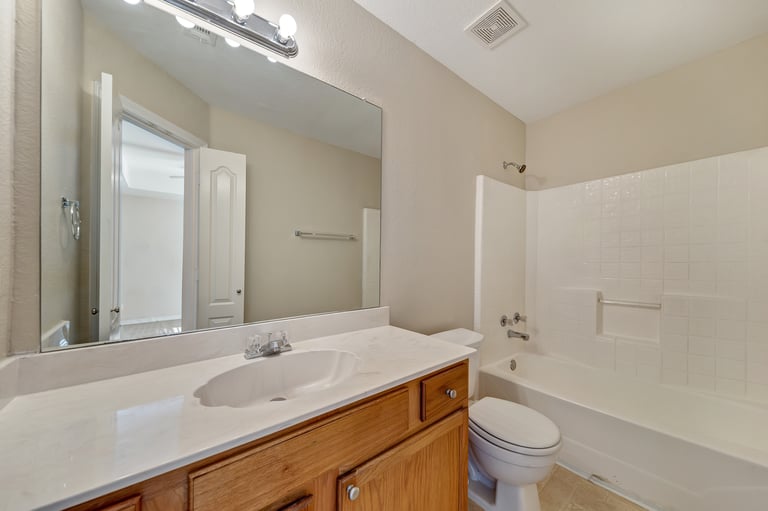 Photo 14 of 22 - 2648 Bishop Allen Ln, Dallas, TX 75237