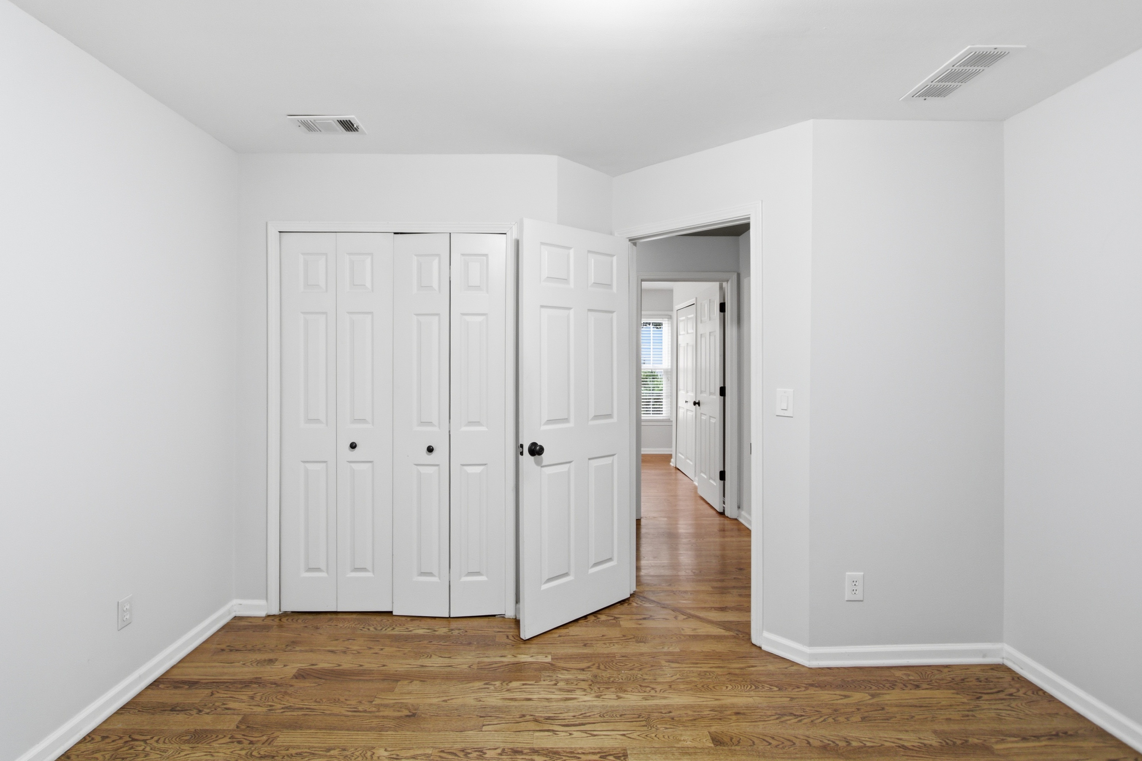 Photo 4 of 47 of 11715 Dunhill Place Dr, Johns Creek, GA