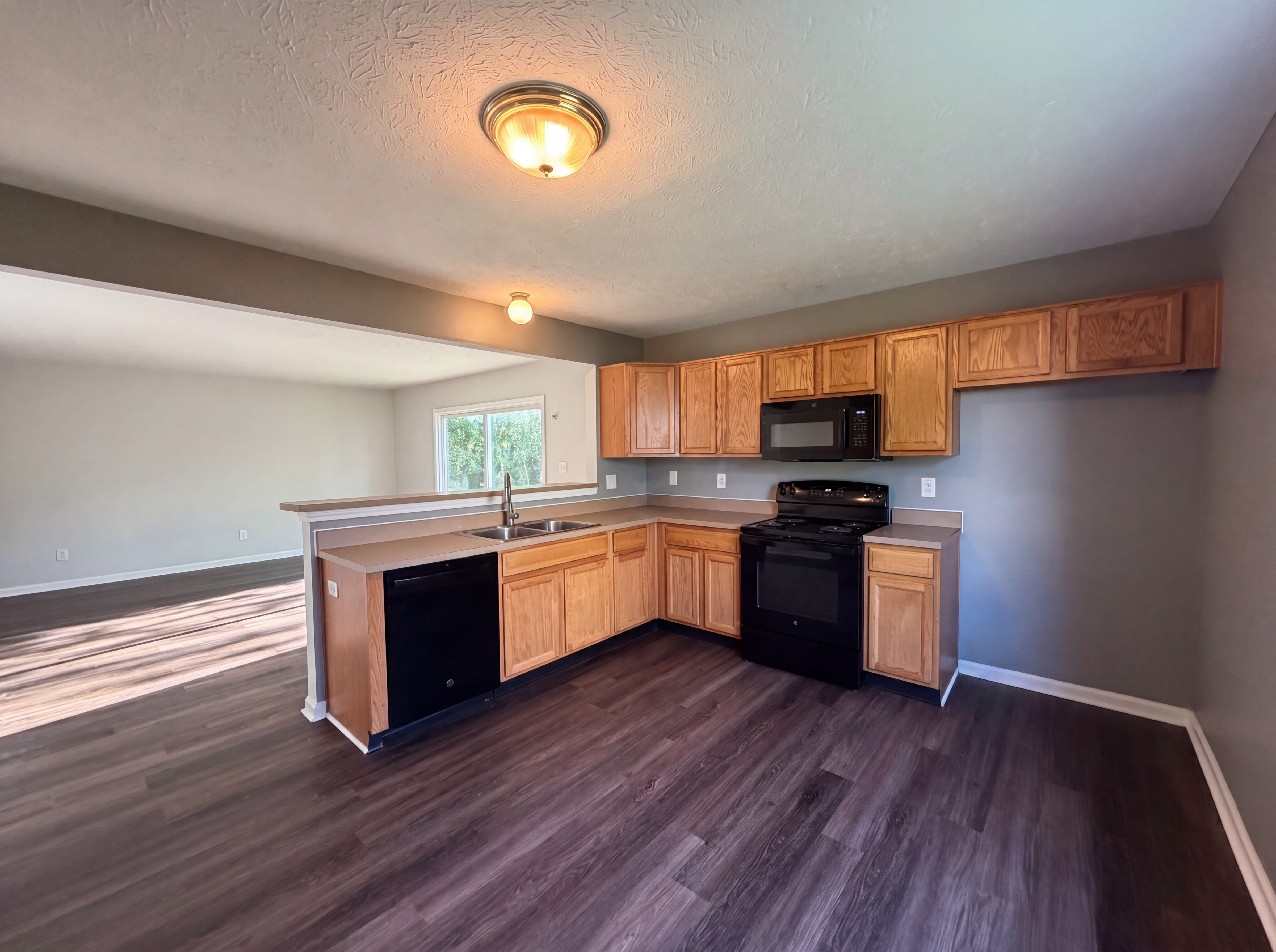 Photo 2 of 18 of 233 White Lick Dr, Indianapolis, IN