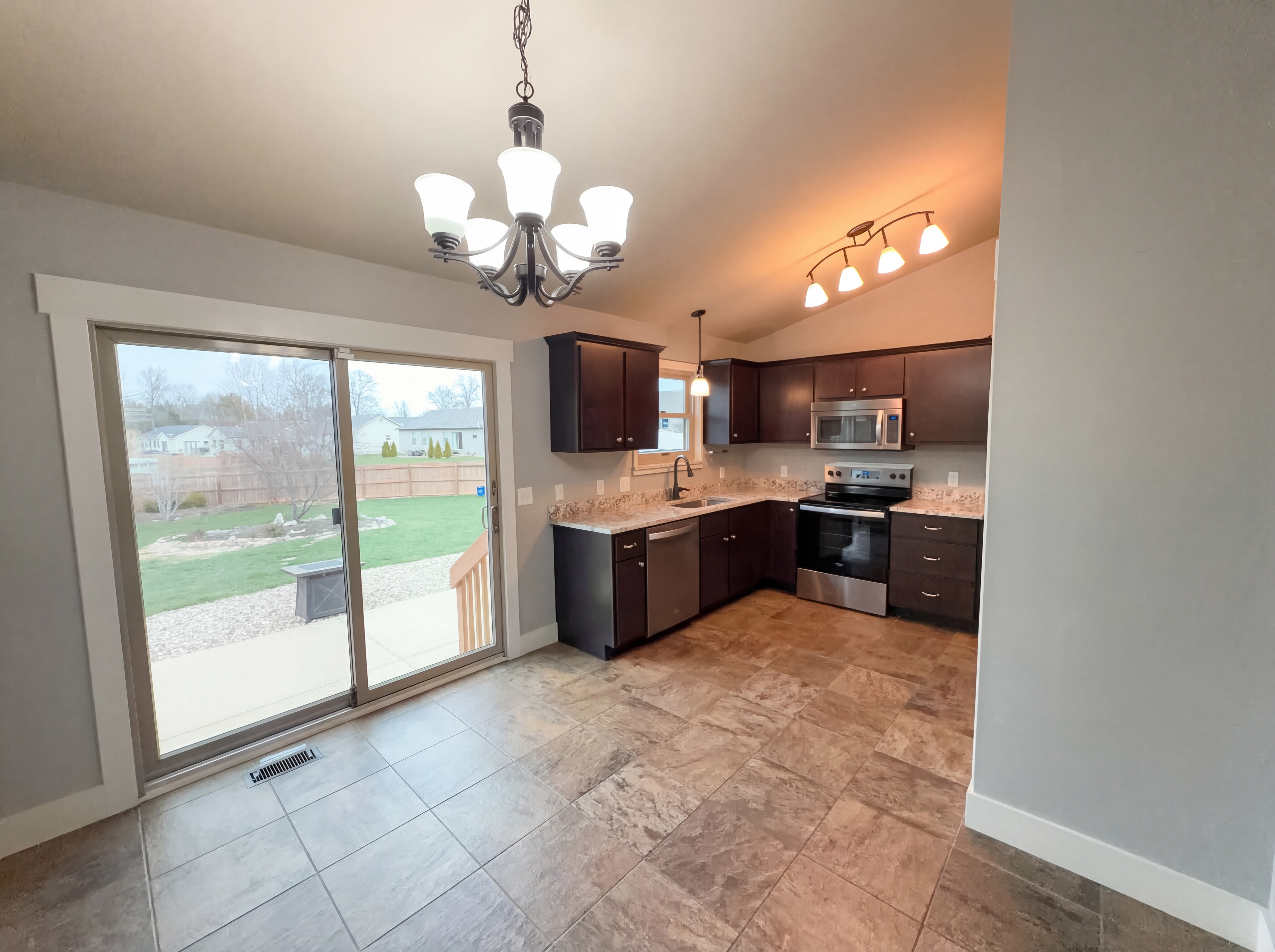 Photo 11 of 24 of 119 Albany Manor Dr, Wentzville, MO