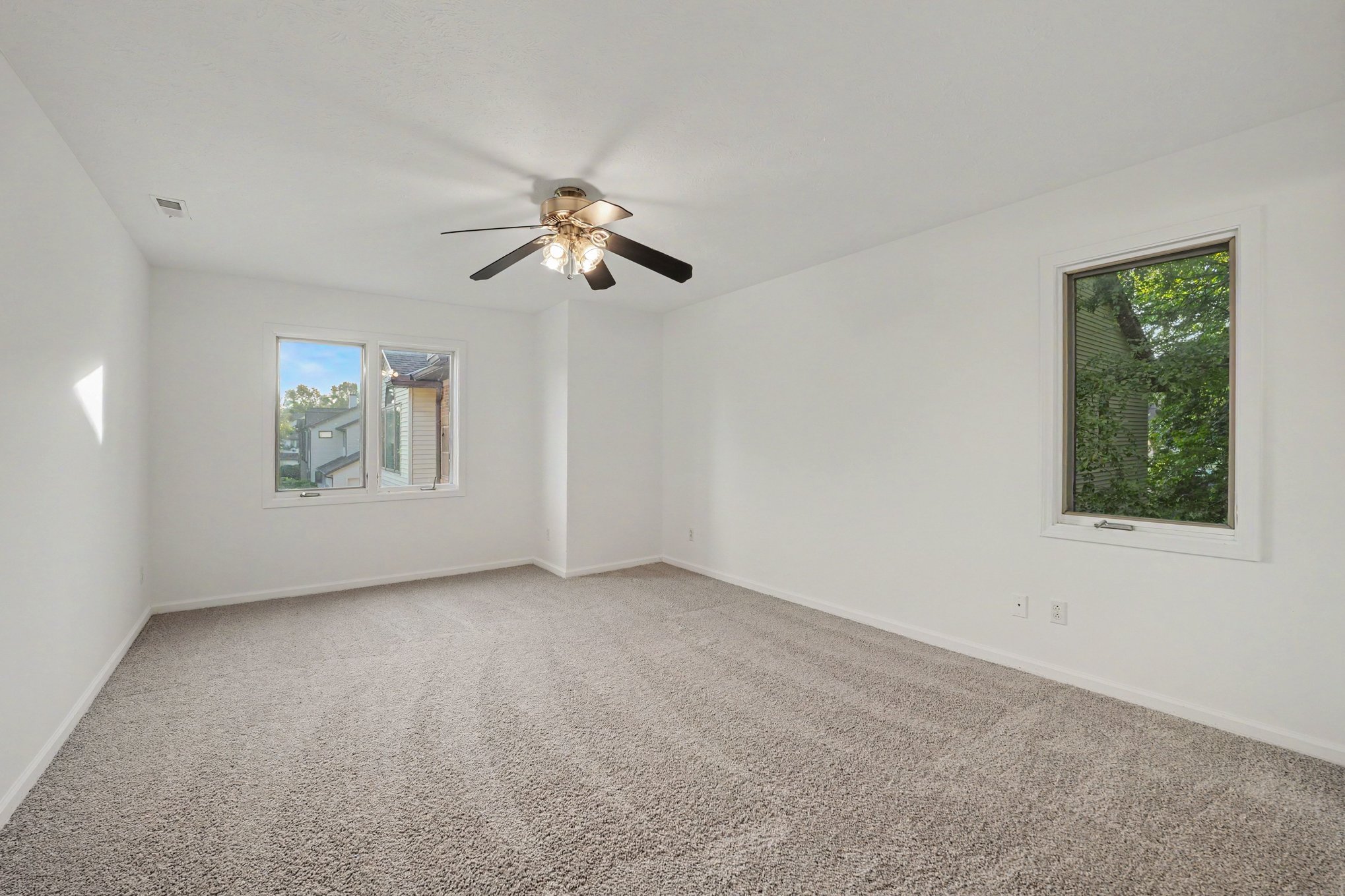 Photo 4 of 31 of 9673 Sylvan Ln, Concord Township, OH