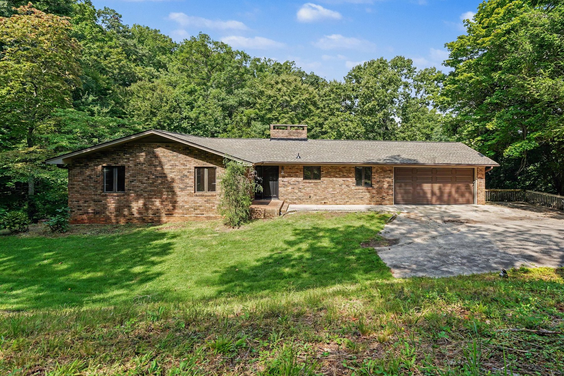 Photo 1 of 210 Lakeview Dr