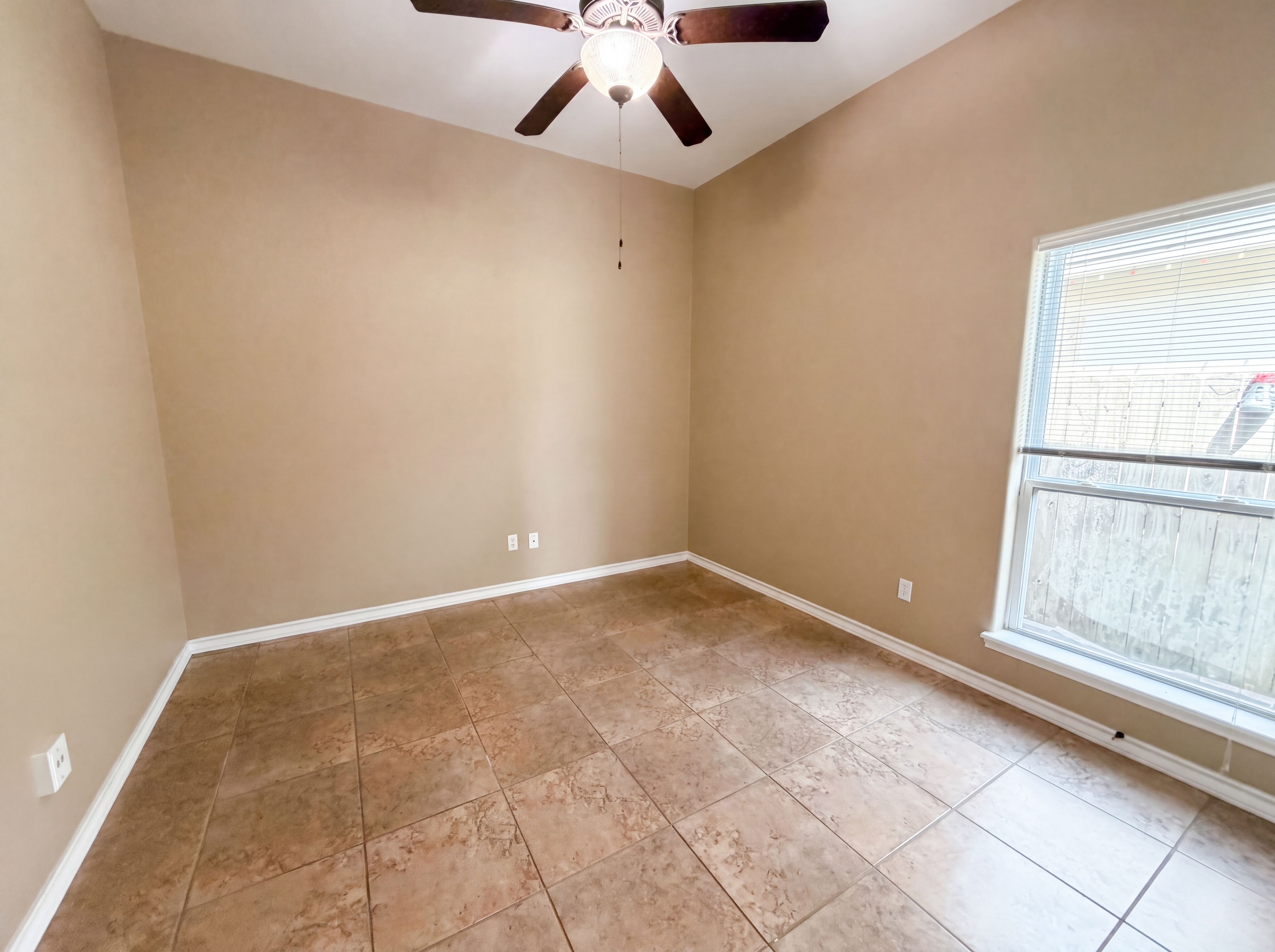 Photo 13 of 18 of 6906 King George Pl, Corpus Christi, TX
