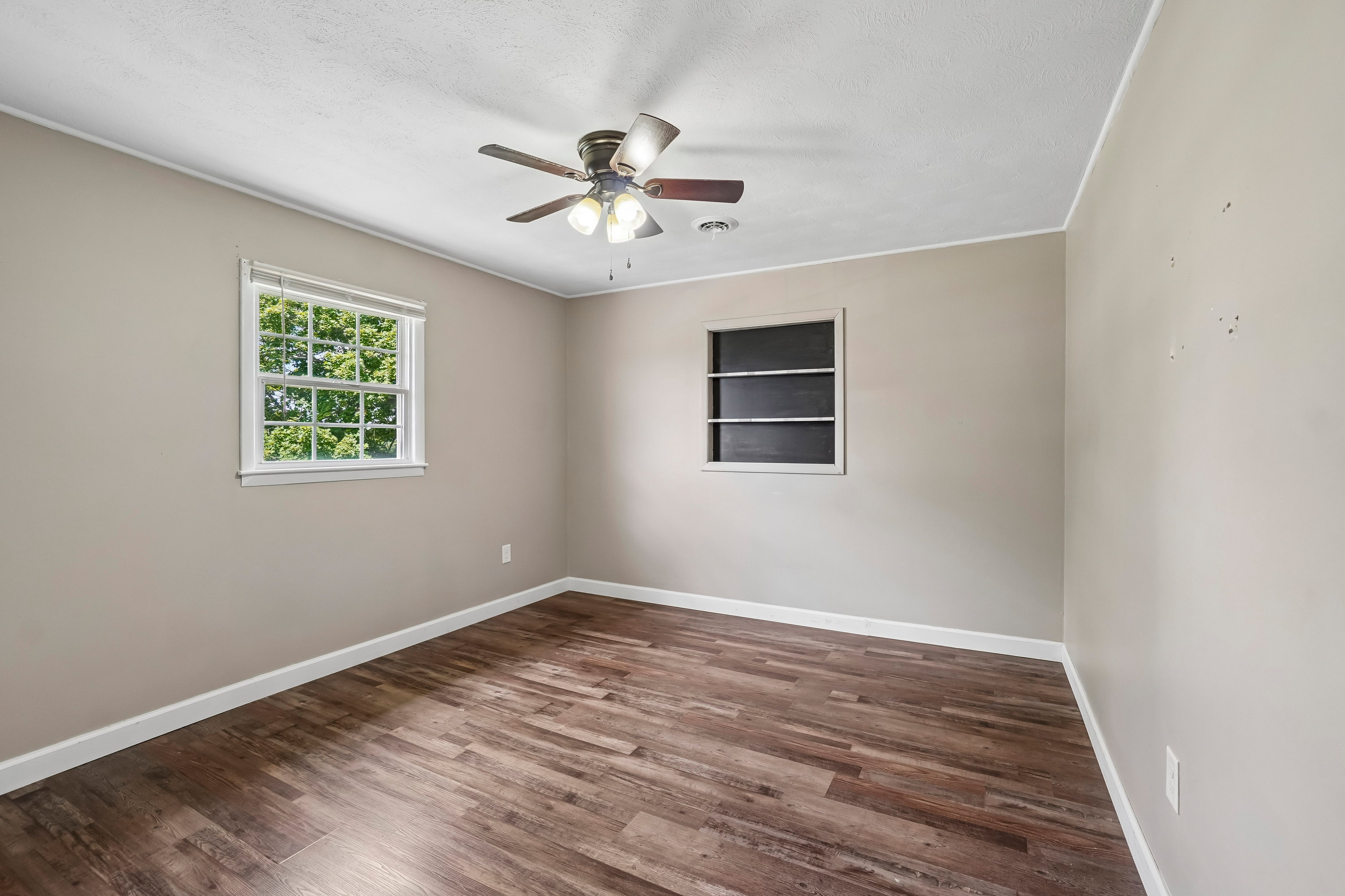 Photo 13 of 36 of 807 Hilltop Dr, Greeneville, TN