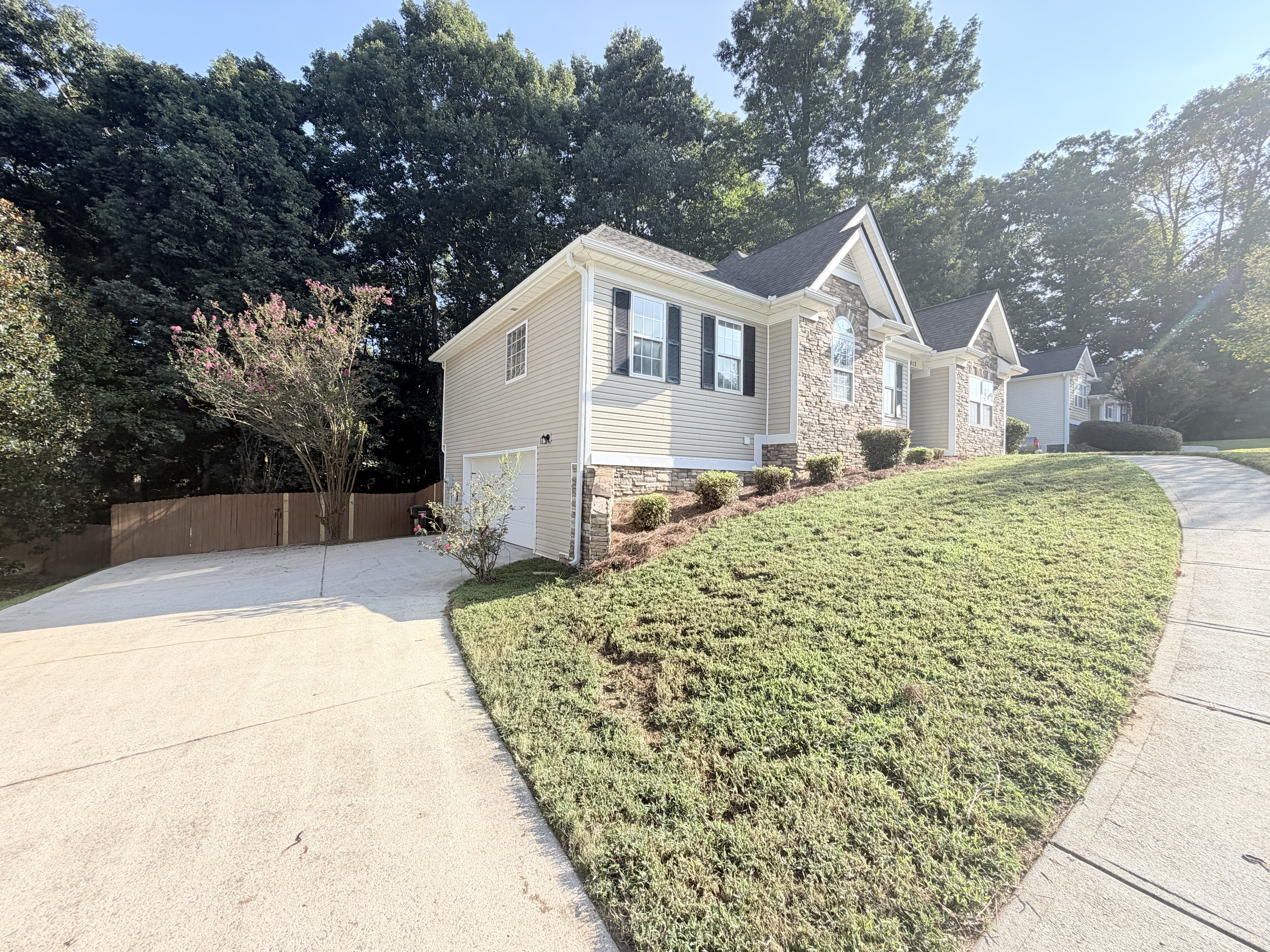 Photo 24 of 27 of 1412 White Oak Trce, Loganville, GA