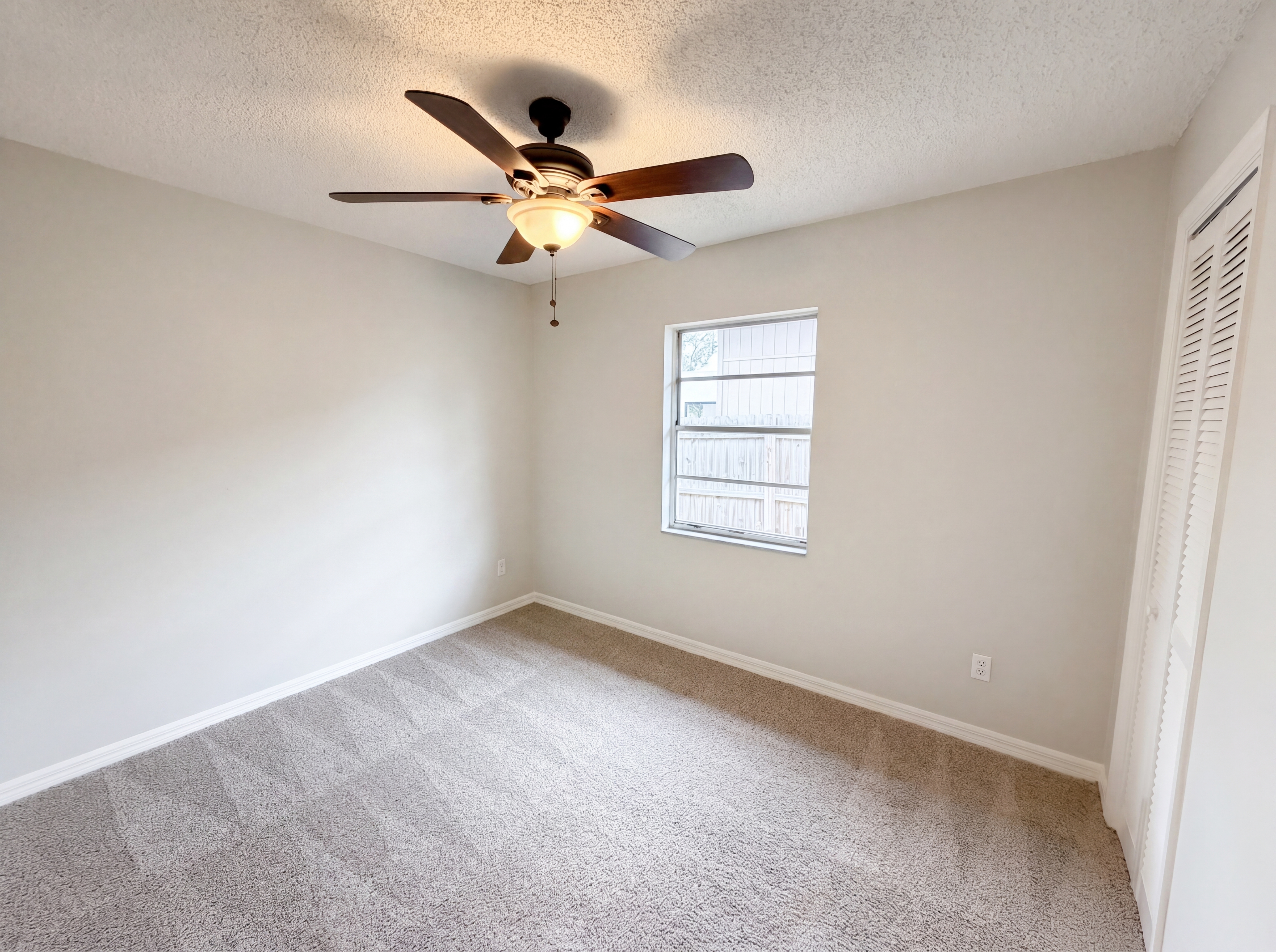 Photo 4 of 23 of 4401 Santee St, Orlando, FL