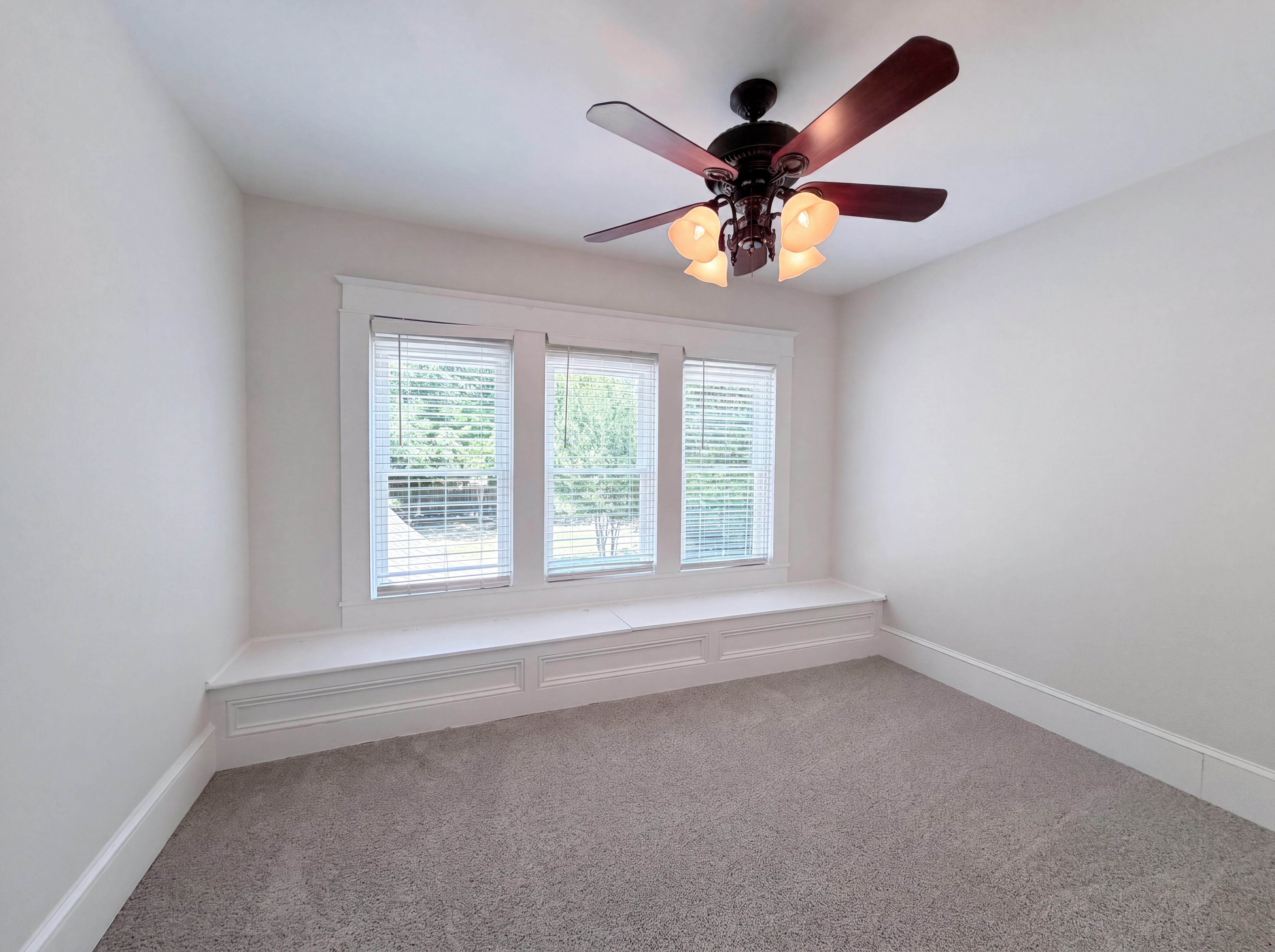 Photo 11 of 19 of 329 W McLelland Ave, Mooresville, NC