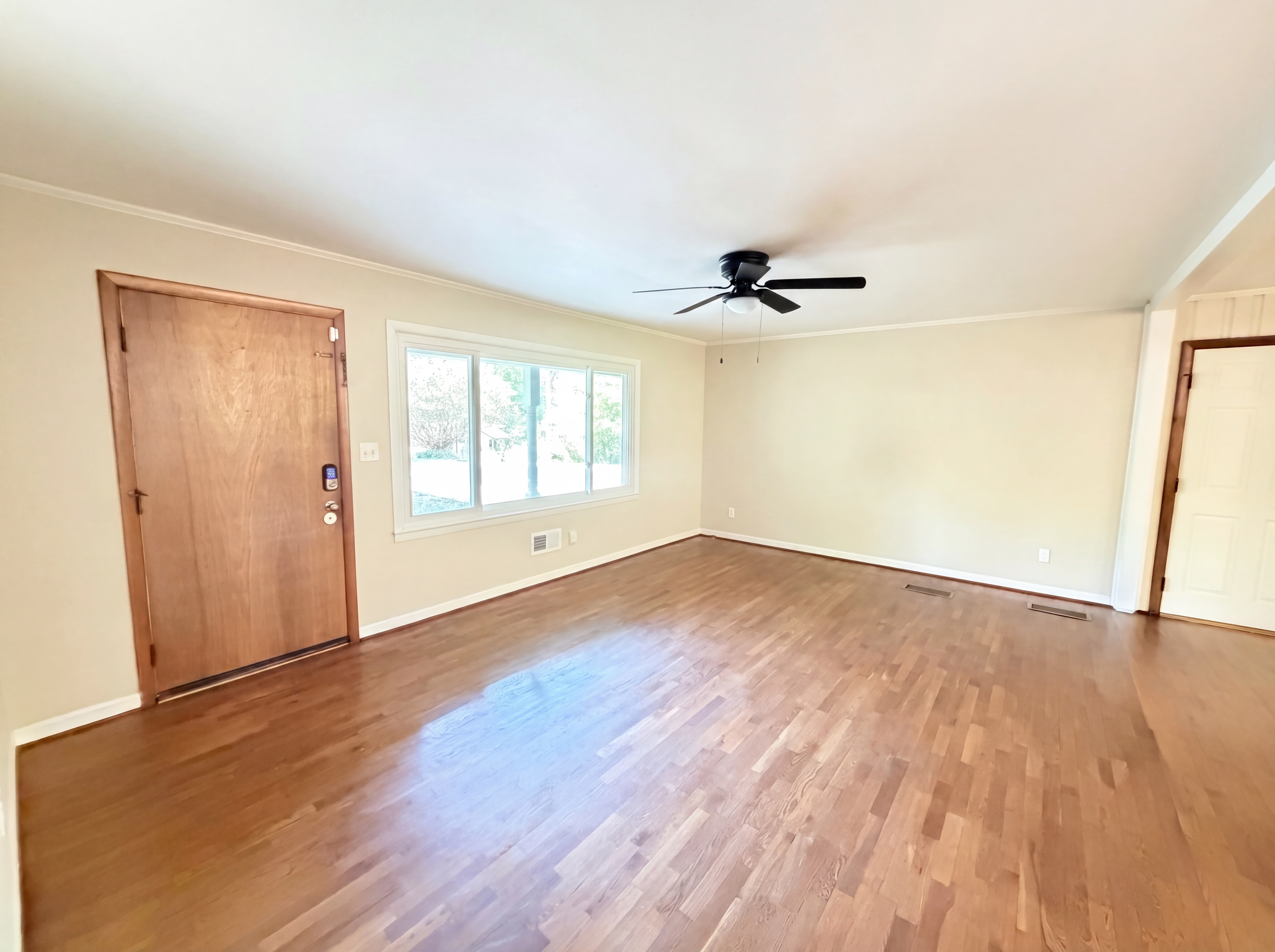 Photo 3 of 25 of 200 Dogwood Dr, Canton, GA