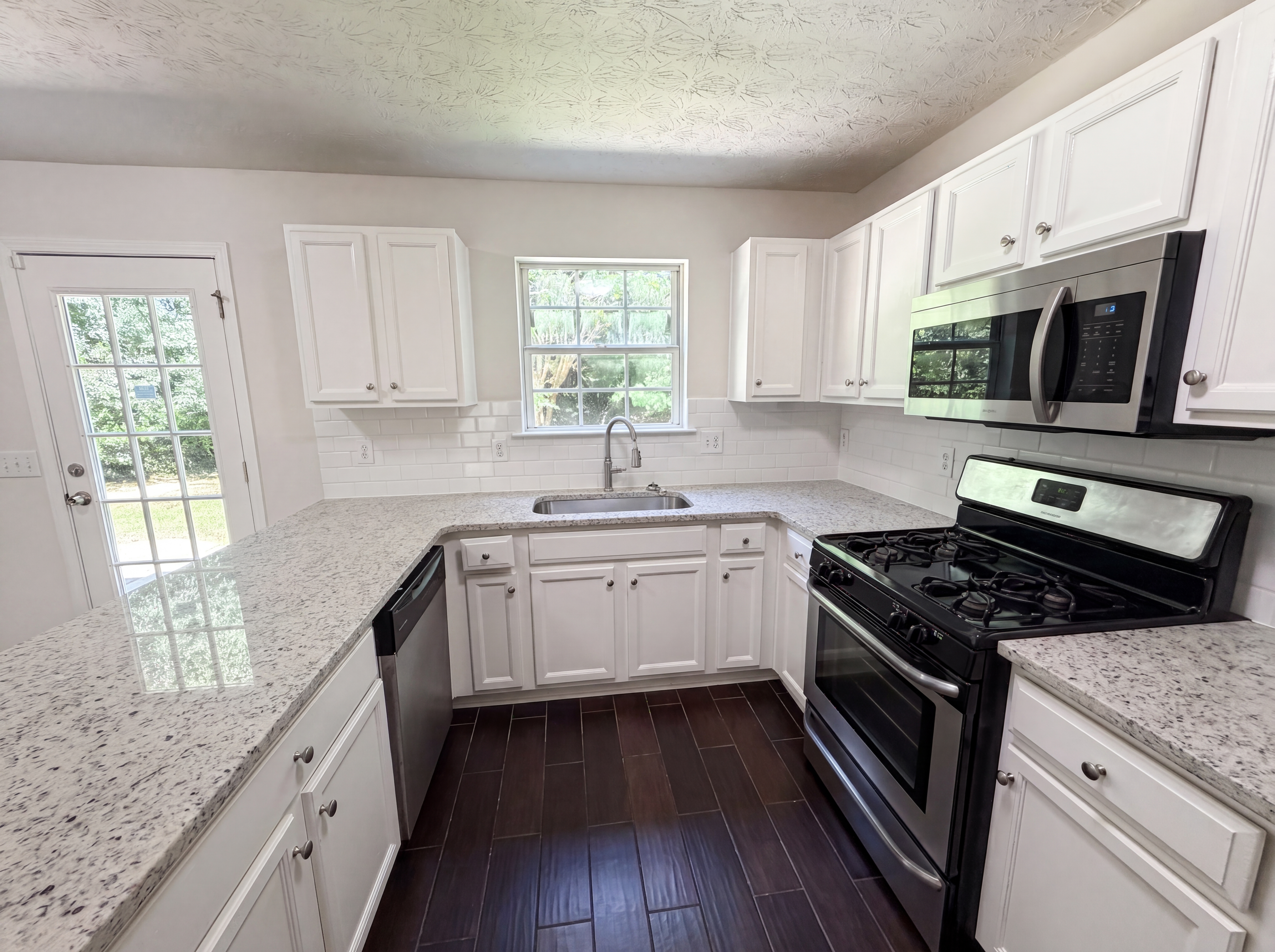 Photo 10 of 25 of 3582 Coveside Ct, Loganville, GA