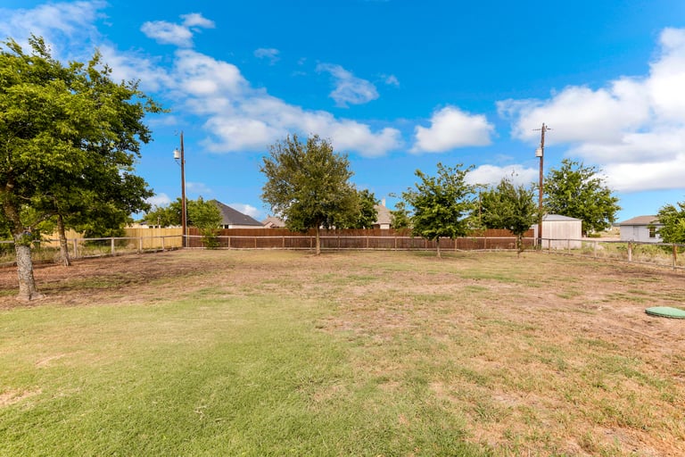 Photo 25 of 25 - 5655 Gebron Ct, Fort Worth, TX 76126