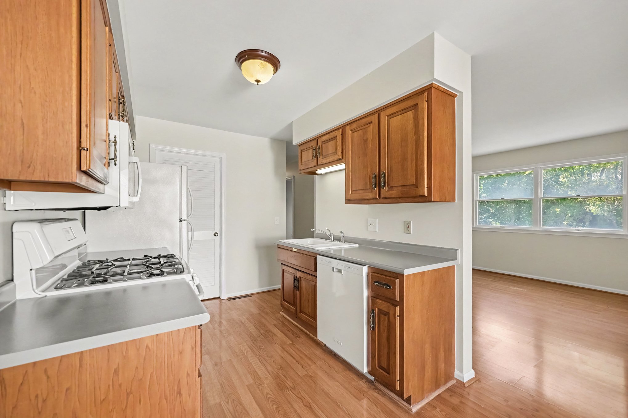 Photo 2 of 25 of 3727 Ramblewood Dr, Port Huron, MI