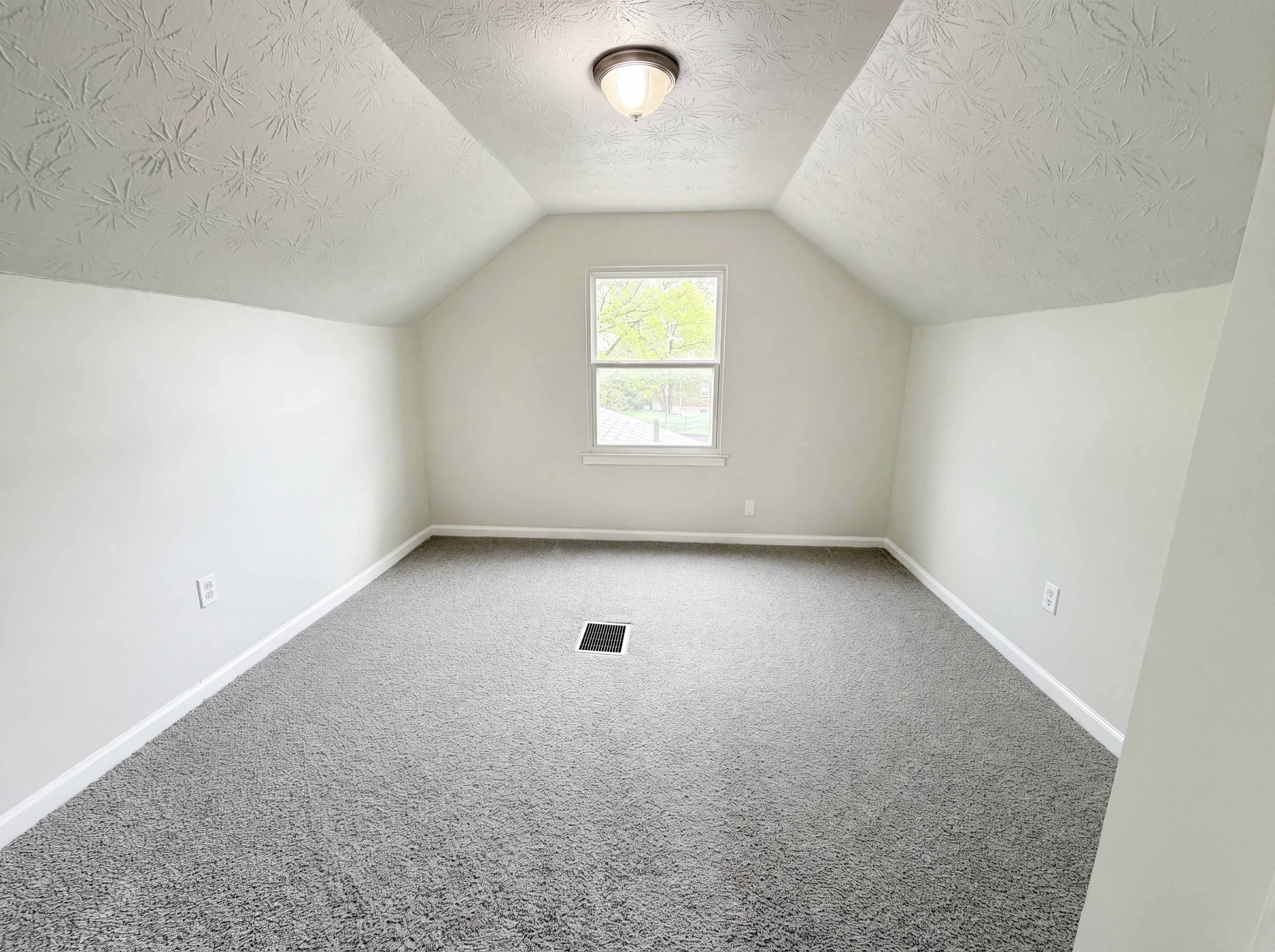 Photo 18 of 25 of 8456 Jackies Dr, Cincinnati, OH