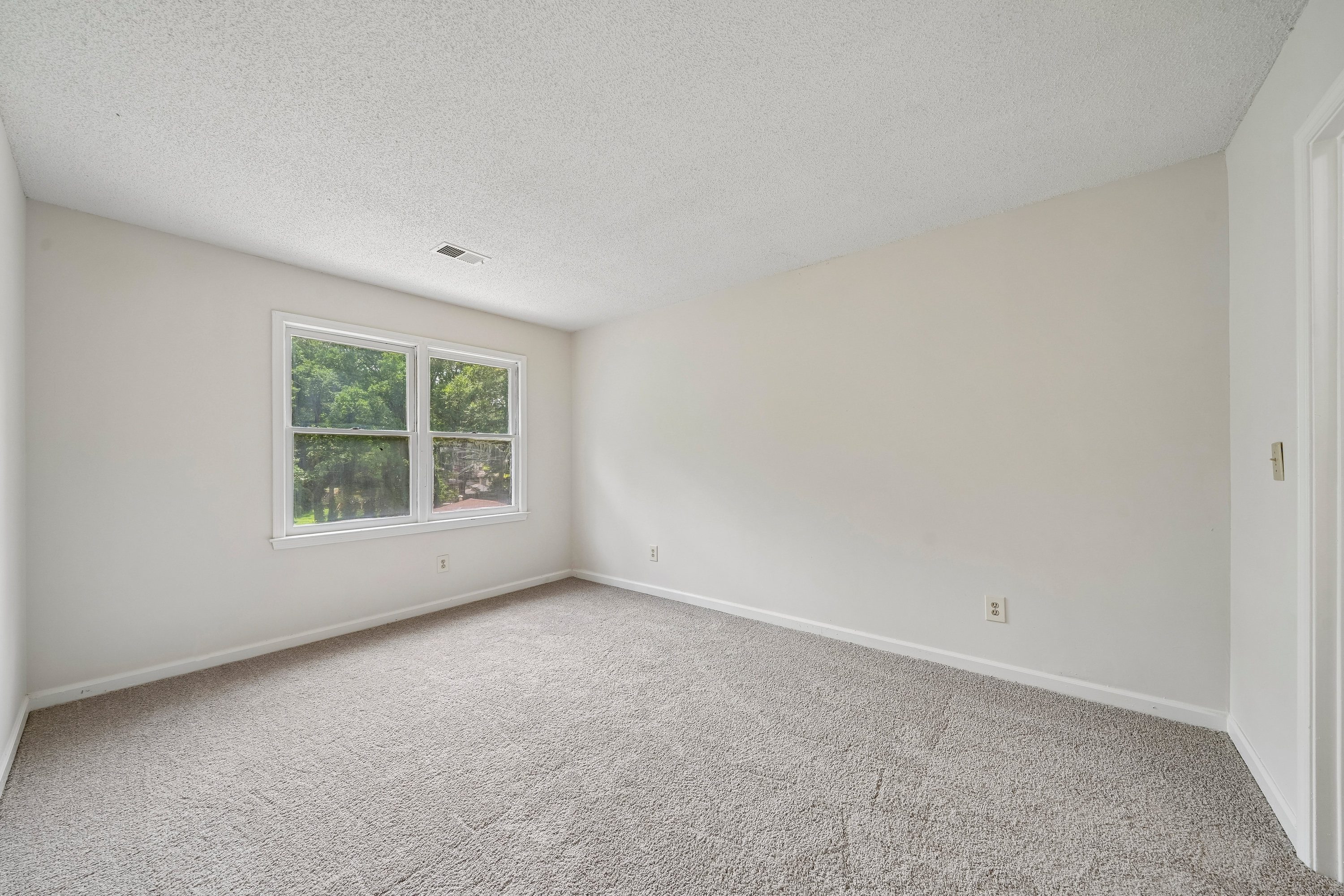 Photo 13 of 33 of 19 Belmonte Ct SW, Atlanta, GA