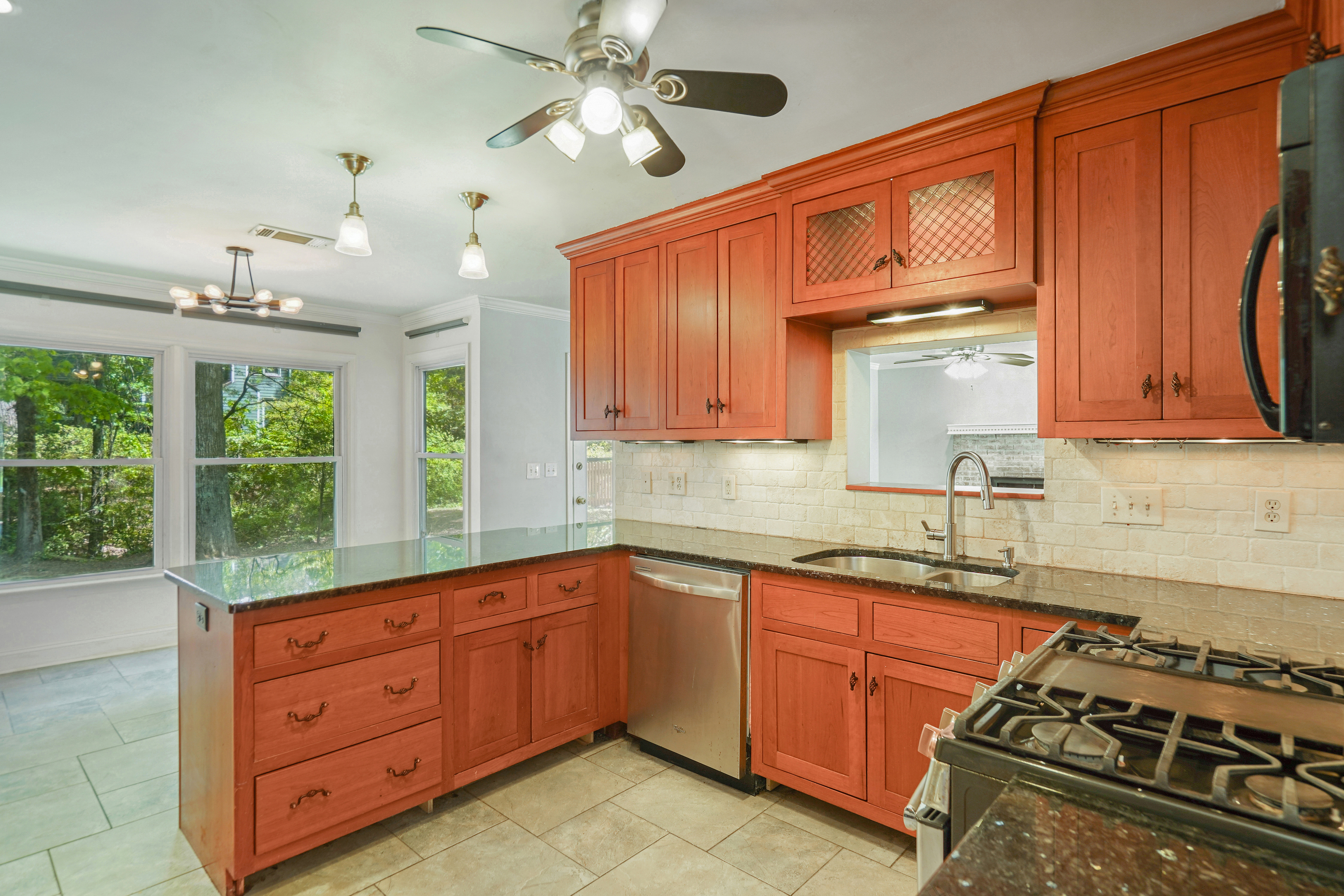 Photo 18 of 30 of 1172 Dogwood Forest Dr NE, Marietta, GA