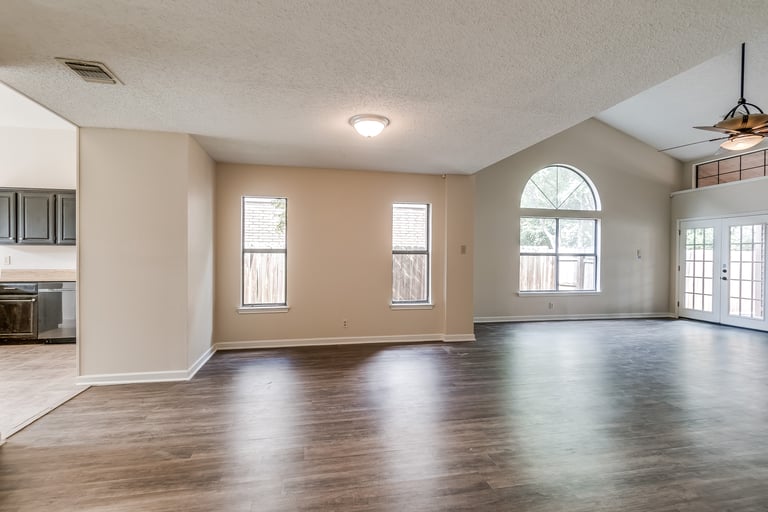 Photo 7 of 24 - 9746 Quiet Lk, San Antonio, TX 78254