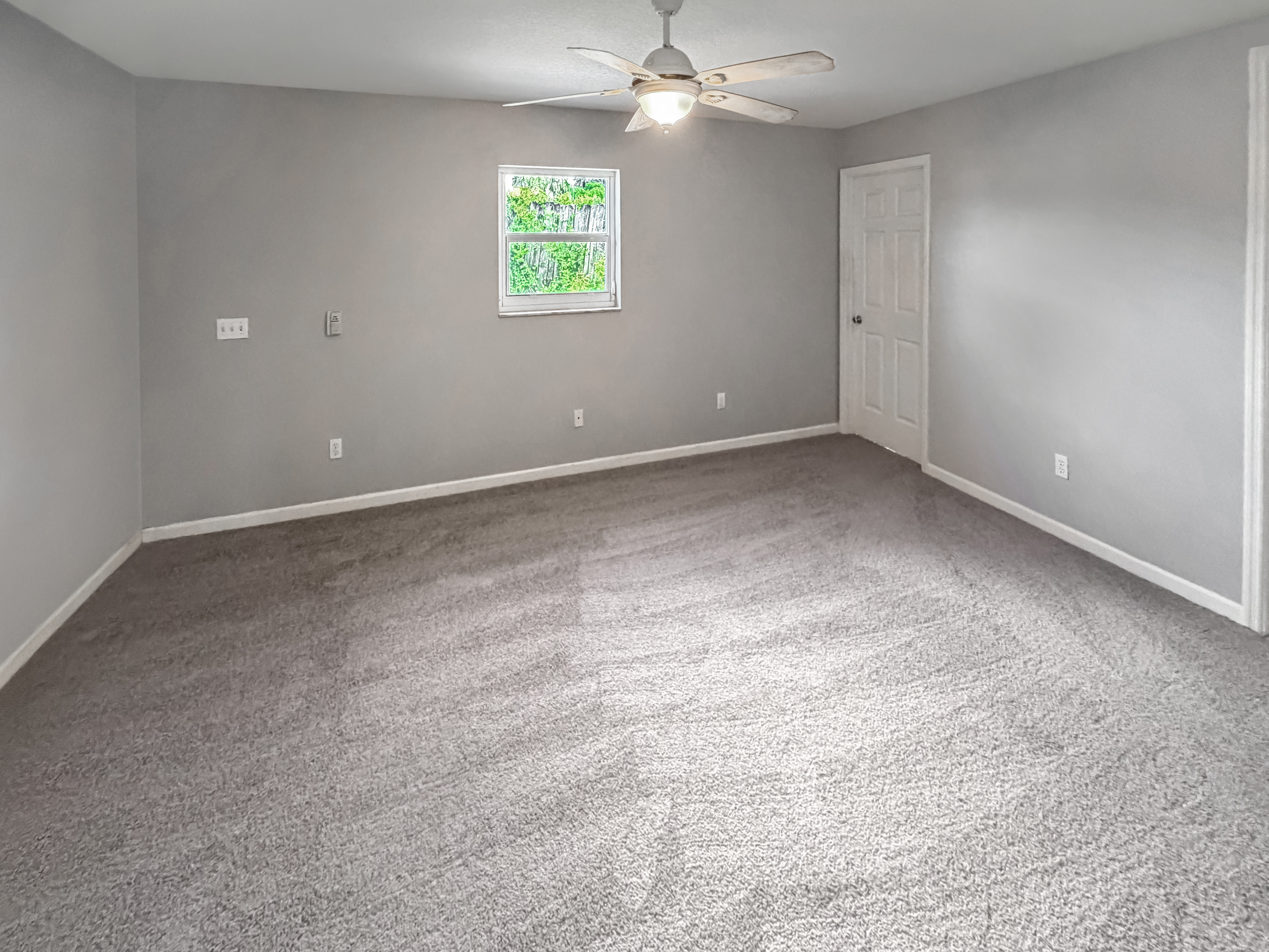 Photo 14 of 18 of 2361 NE 21st Ave, Jensen Beach, FL