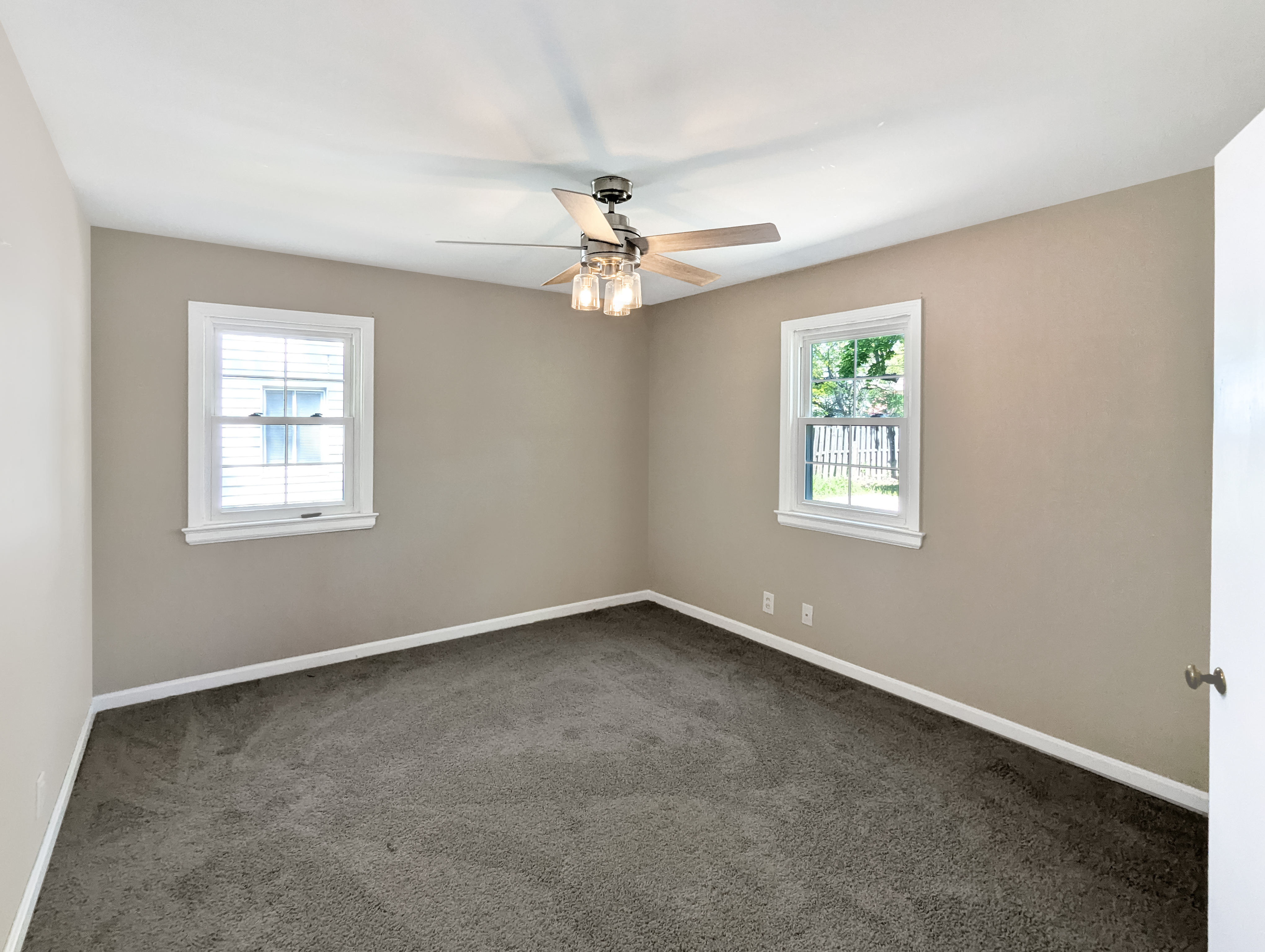 Photo 4 of 22 of 4135 Eastway Rd, Cleveland, OH