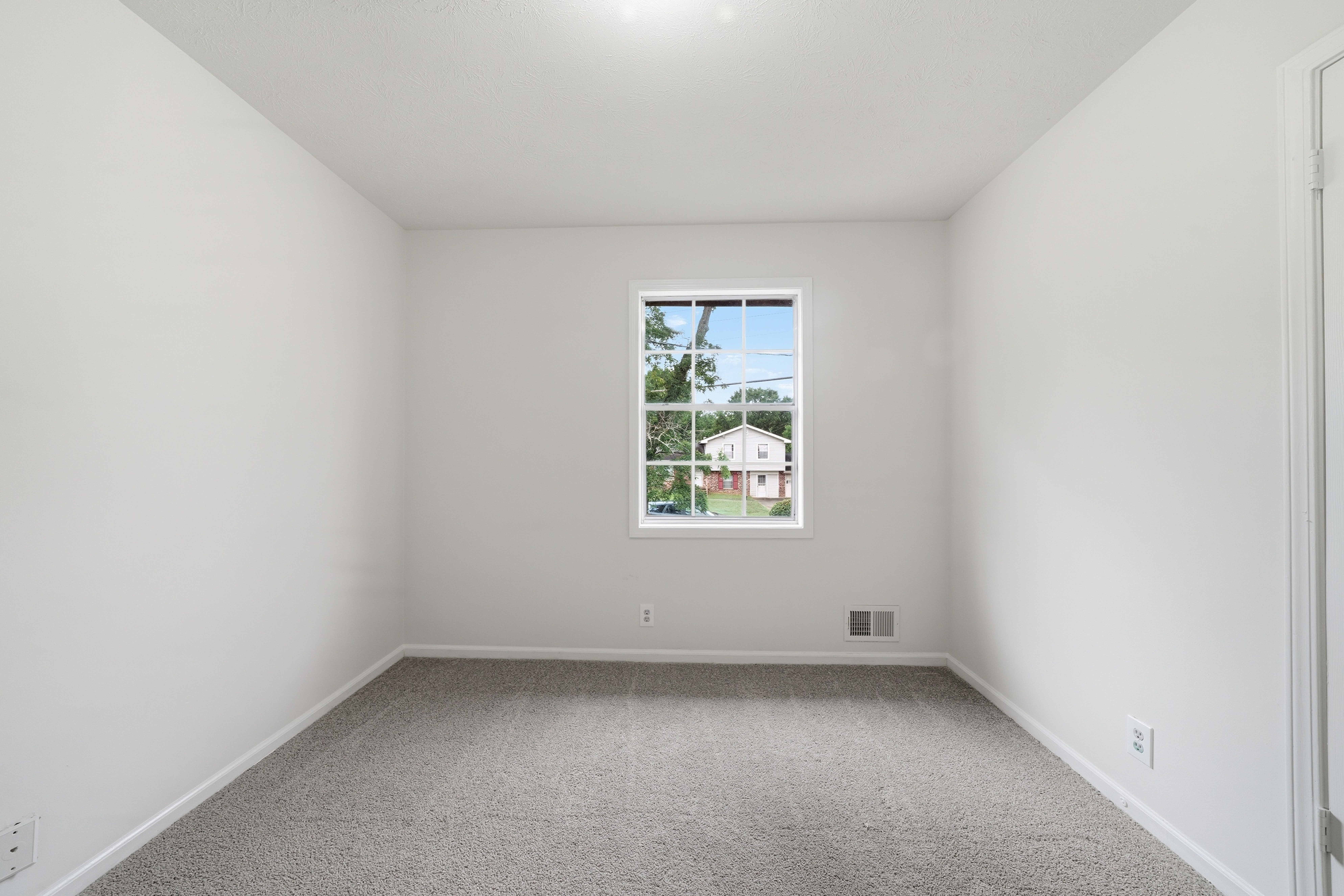 Photo 16 of 30 of 930 Cochise Trl SE, Conyers, GA