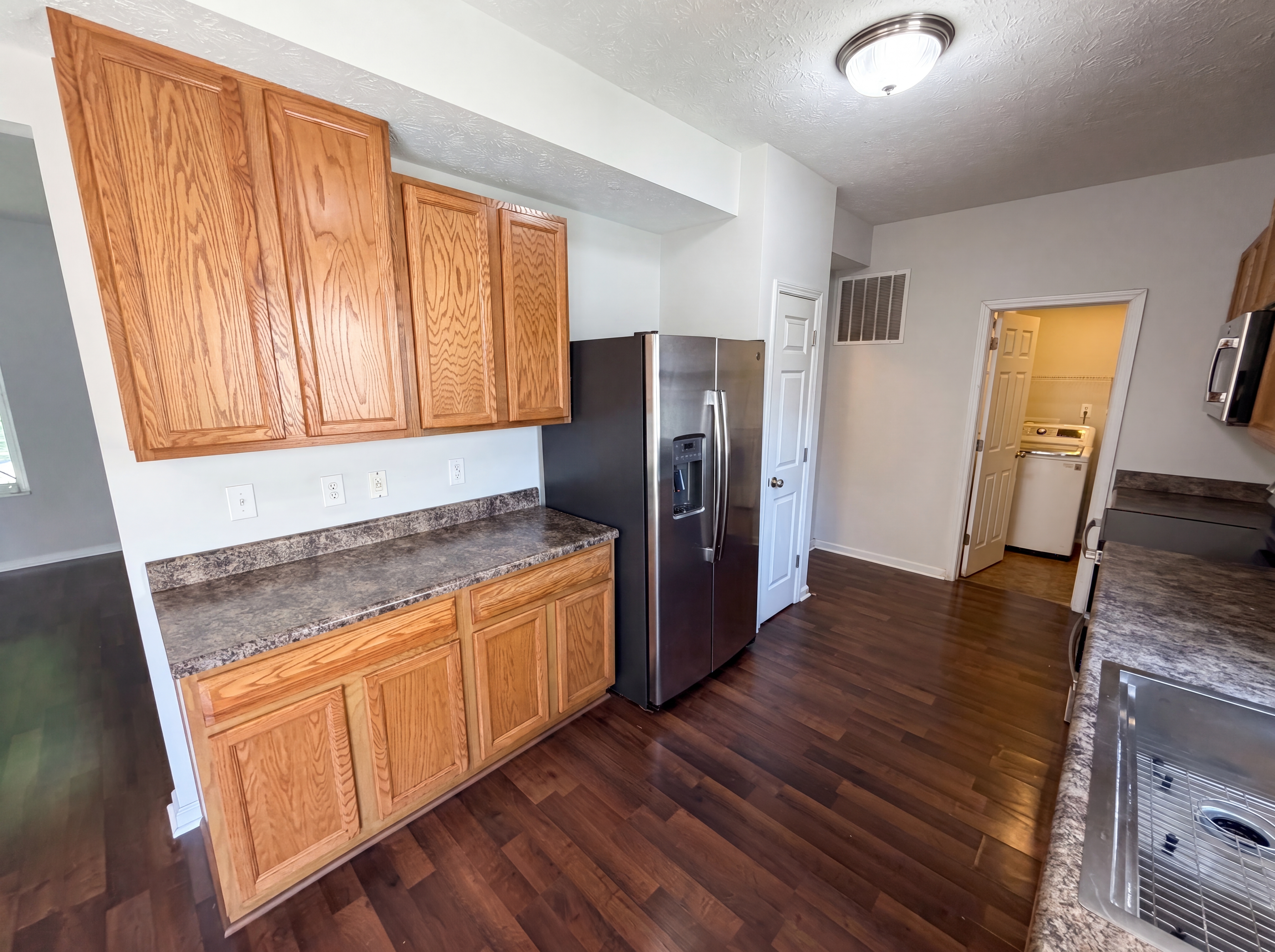 Photo 10 of 25 of 3469 Aylesford Ln, Indianapolis, IN