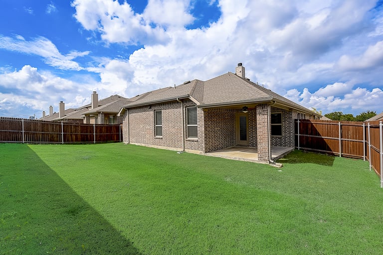 Photo 7 of 32 - 424 Attlee Dr, Fate, TX 75189