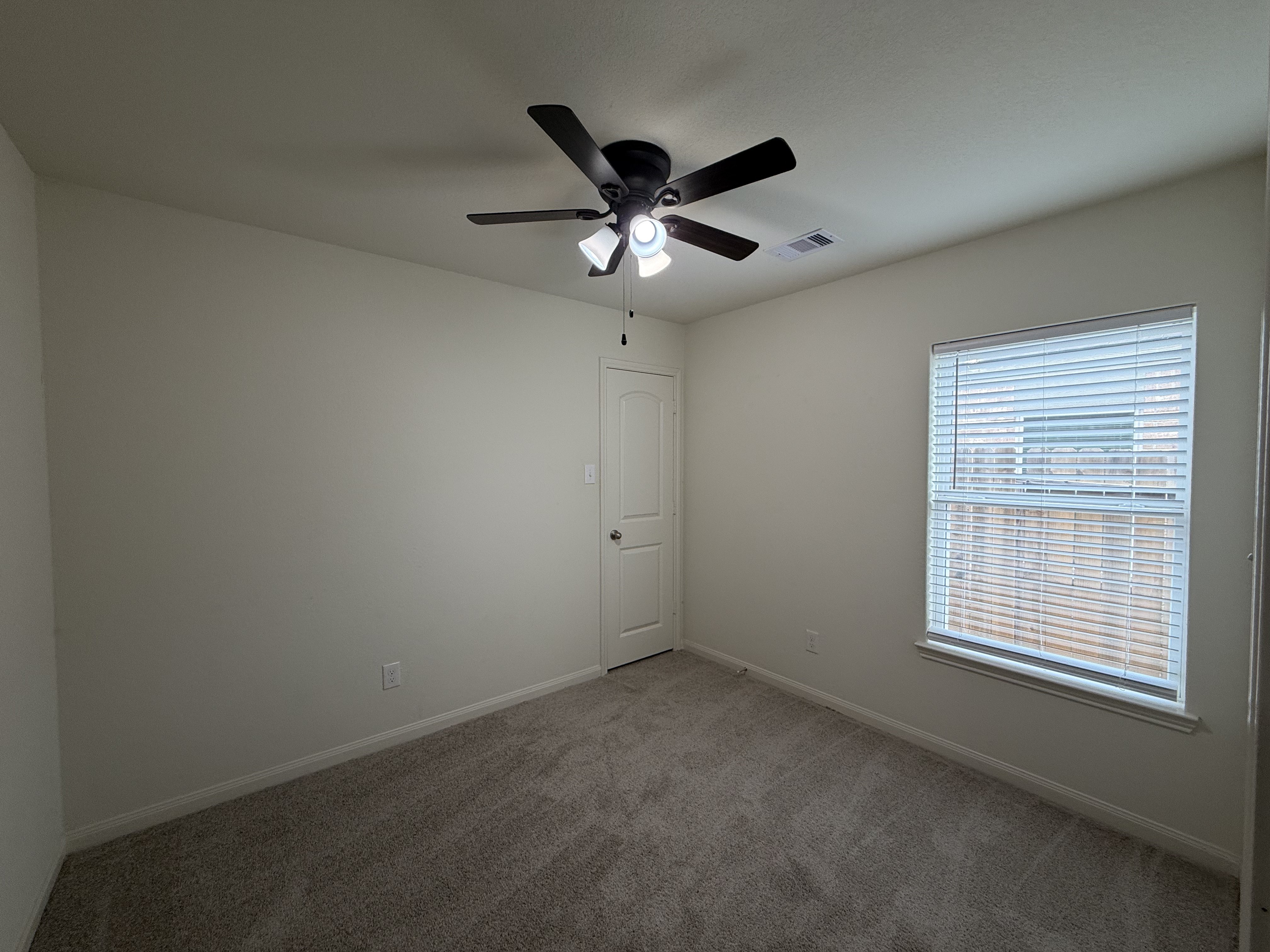 Photo 12 of 16 of 6115 El Oro Dr, Houston, TX