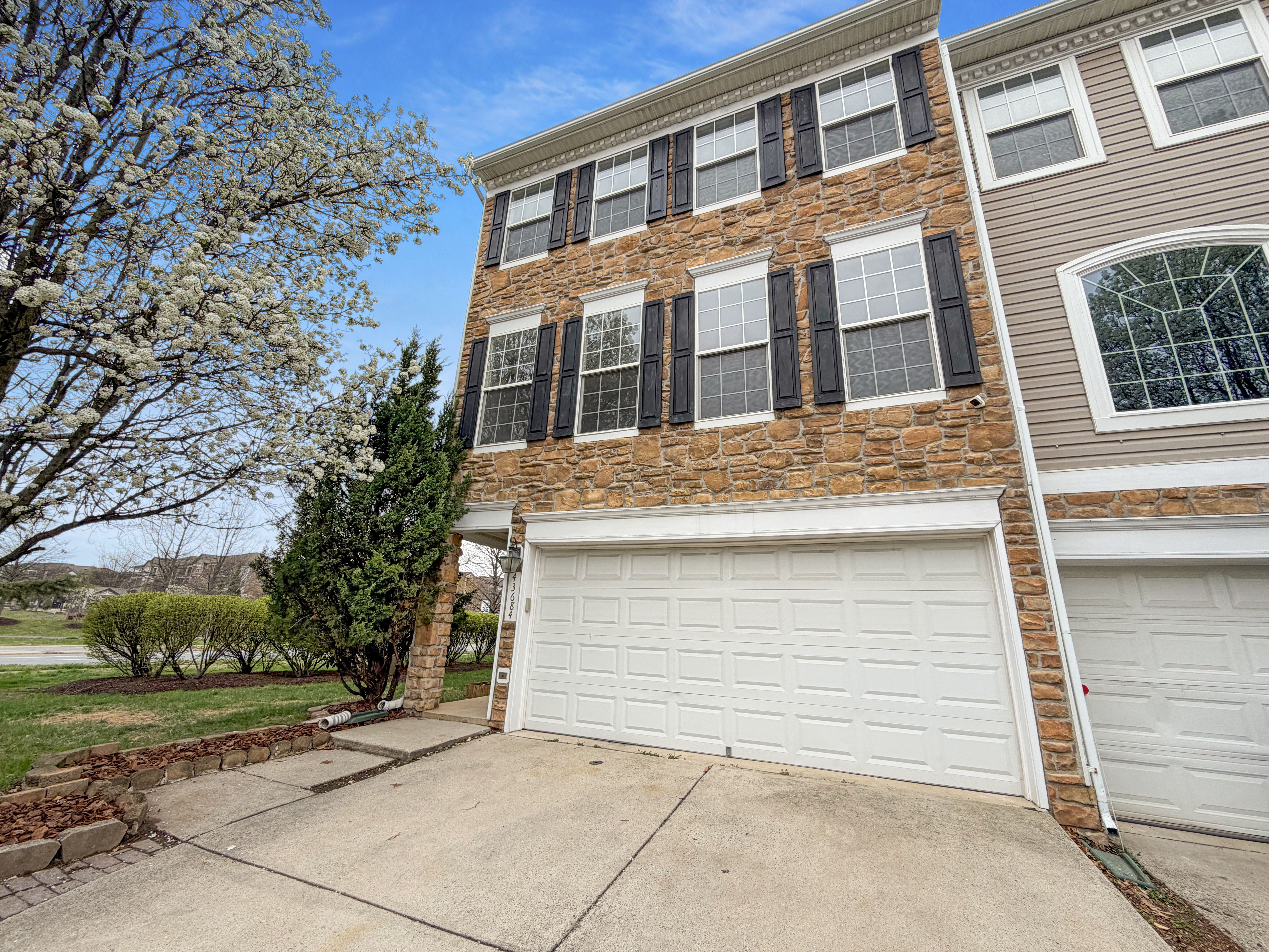 Photo 7 of 23 of 43684 Phelps Ter, Ashburn, VA