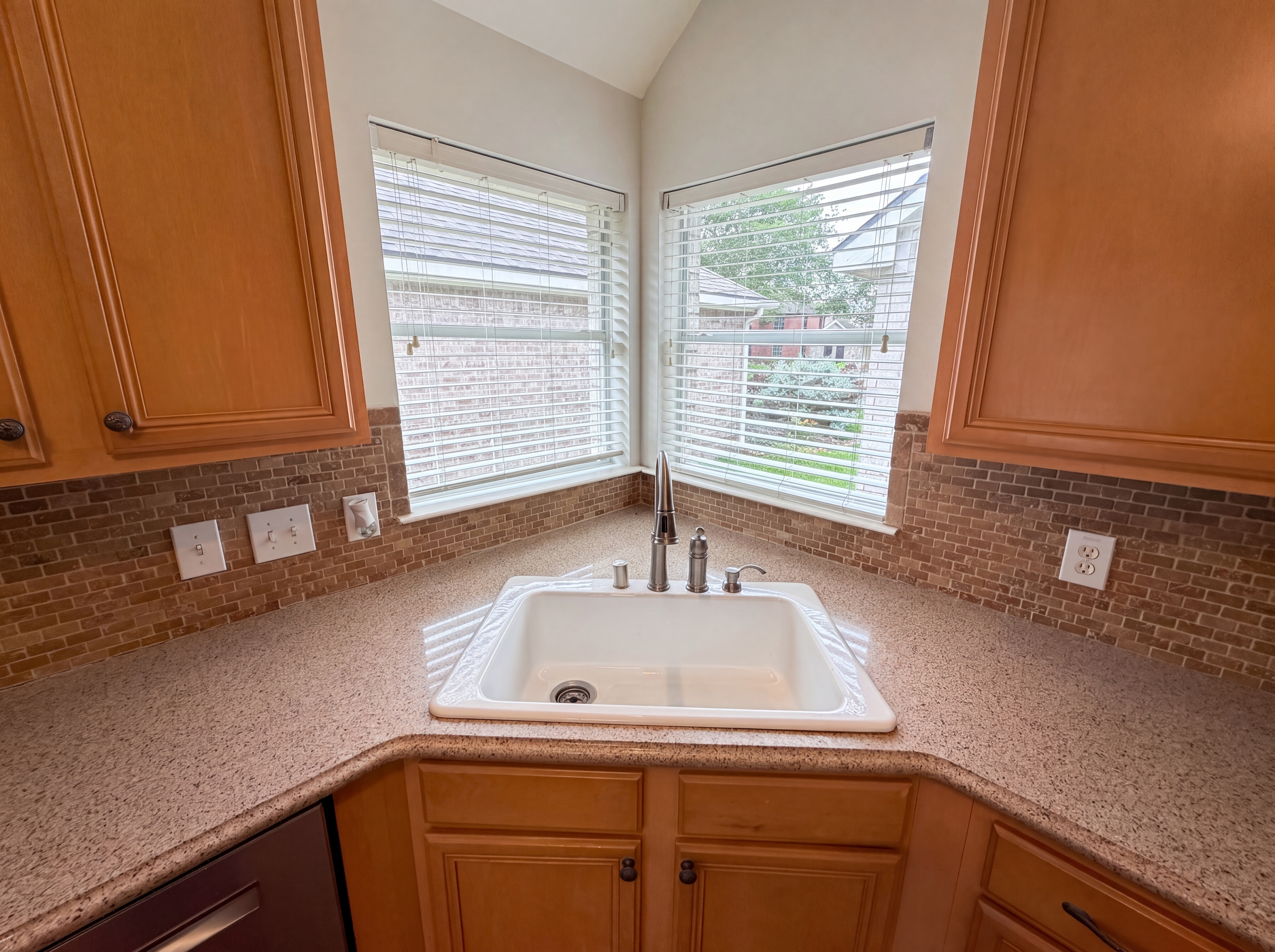 Photo 9 of 19 of 208 Green Cedar Dr, League City, TX