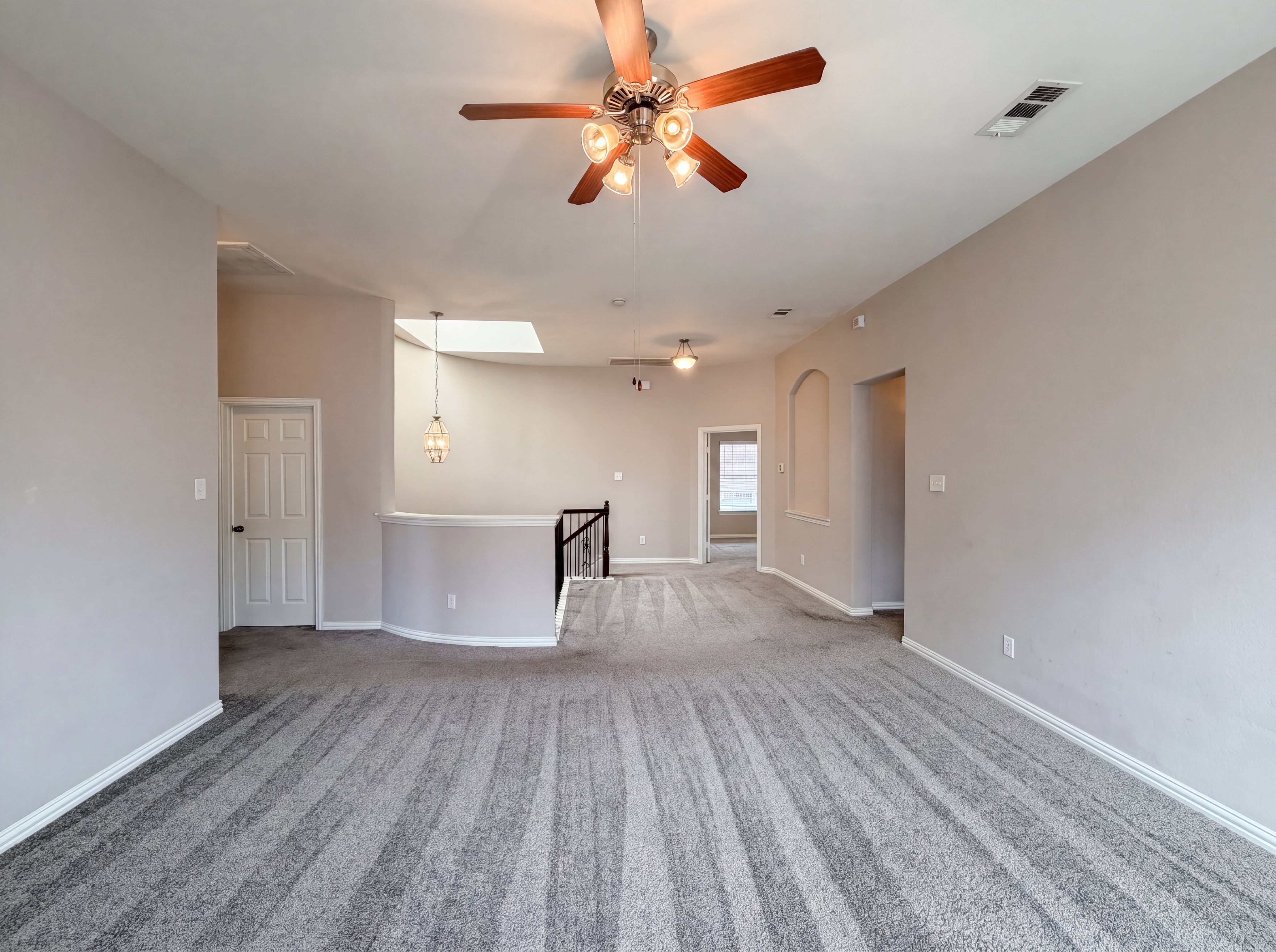 Photo 11 of 32 of 10330 Sandbar Dr, Irving, TX