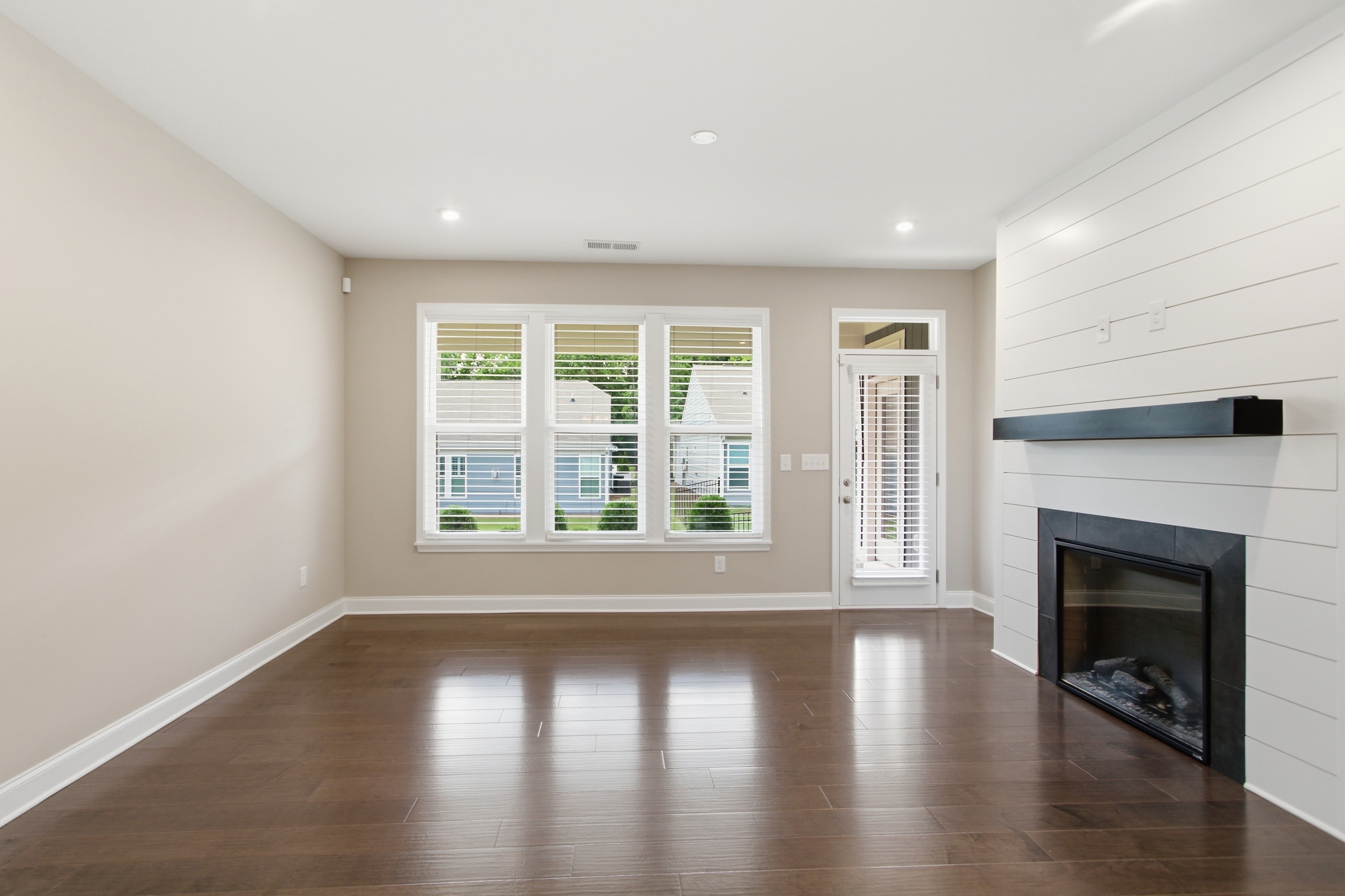 Photo 8 of 33 of 210 Balsam Dr, Dallas, GA