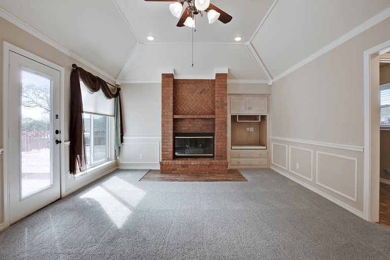 Photo 10 of 26 - 9 Red Oak Ct, Mansfield, TX 76063
