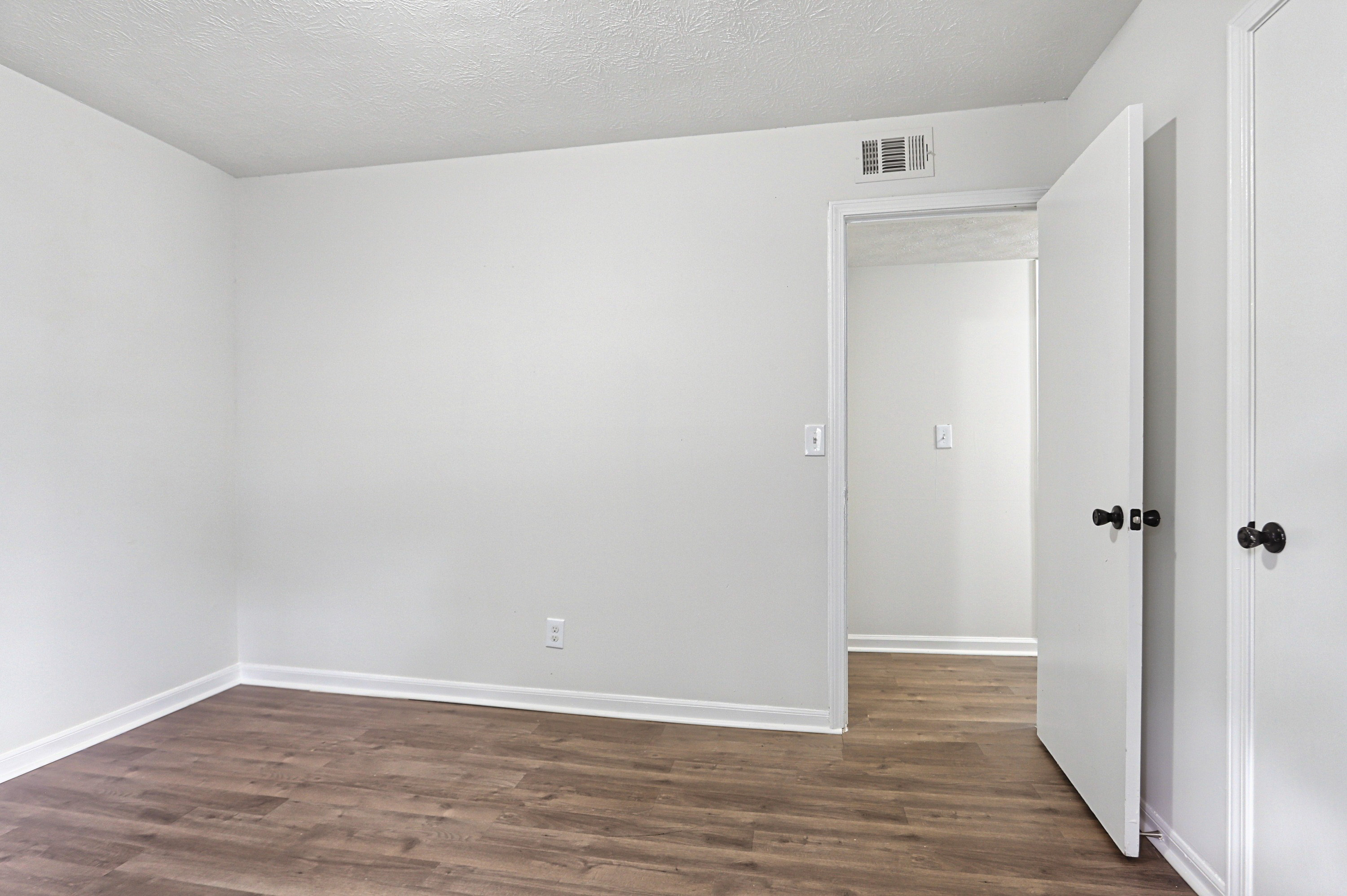 Photo 20 of 31 of 6379 Leverett Dr, Lithonia, GA