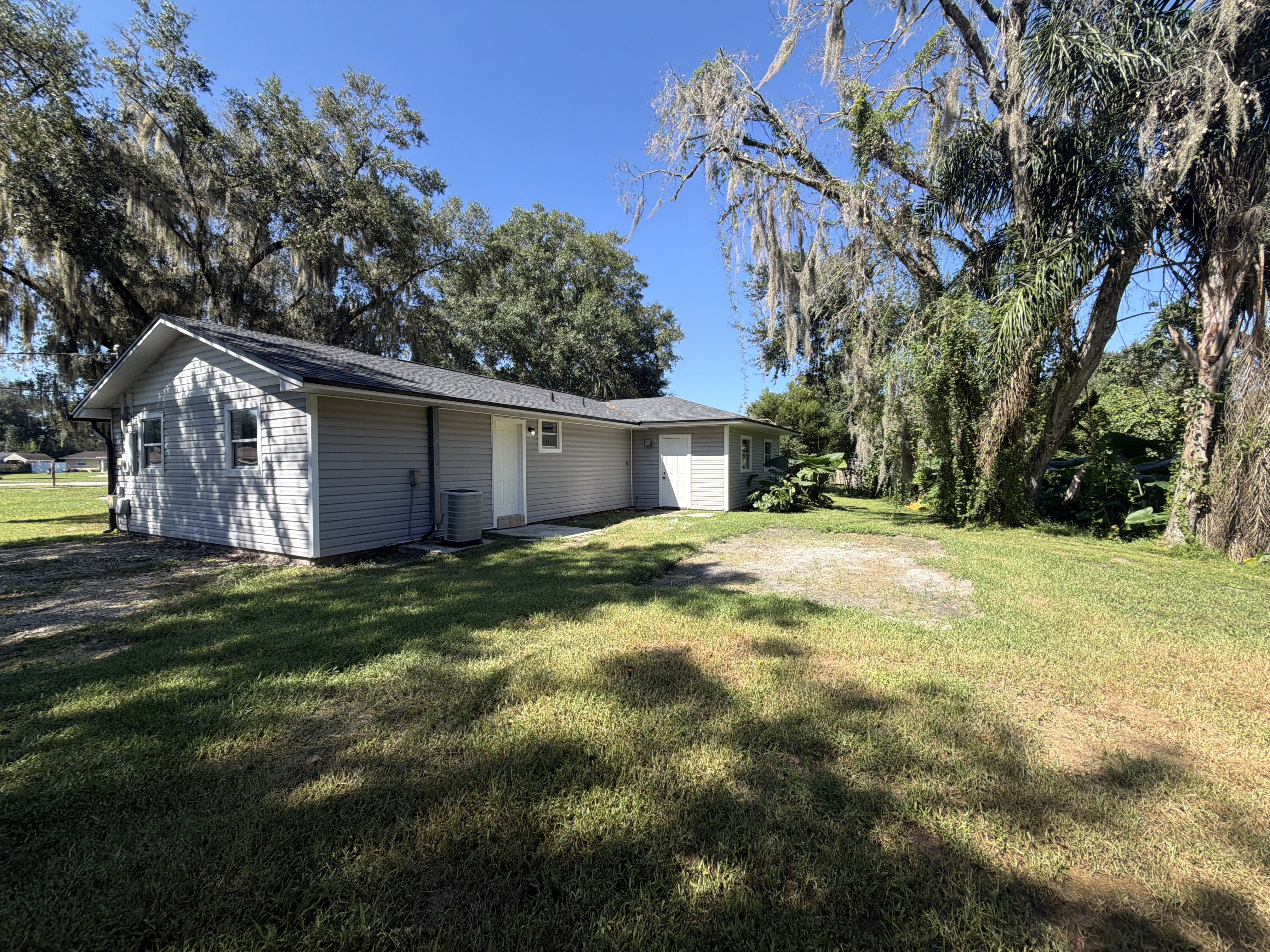 Photo 5 of 20 of 425 W Daughtery Rd, Lakeland, FL